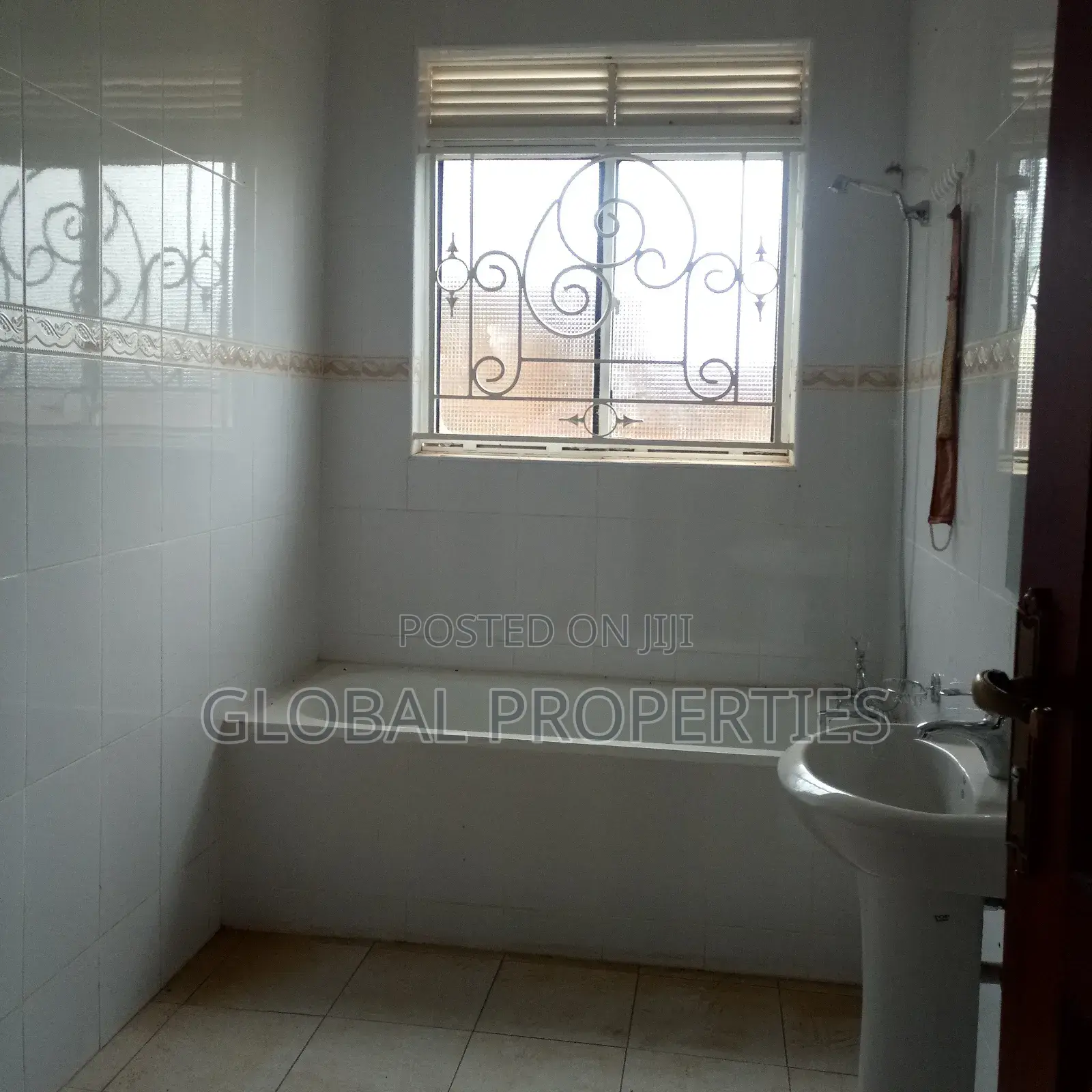 3bdrm Bungalow in Mbalwa, Central Division for rent in Central Division