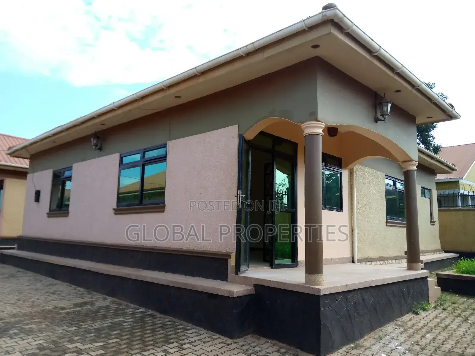 3bdrm Bungalow in Mbalwa, Central Division for rent in Central Division