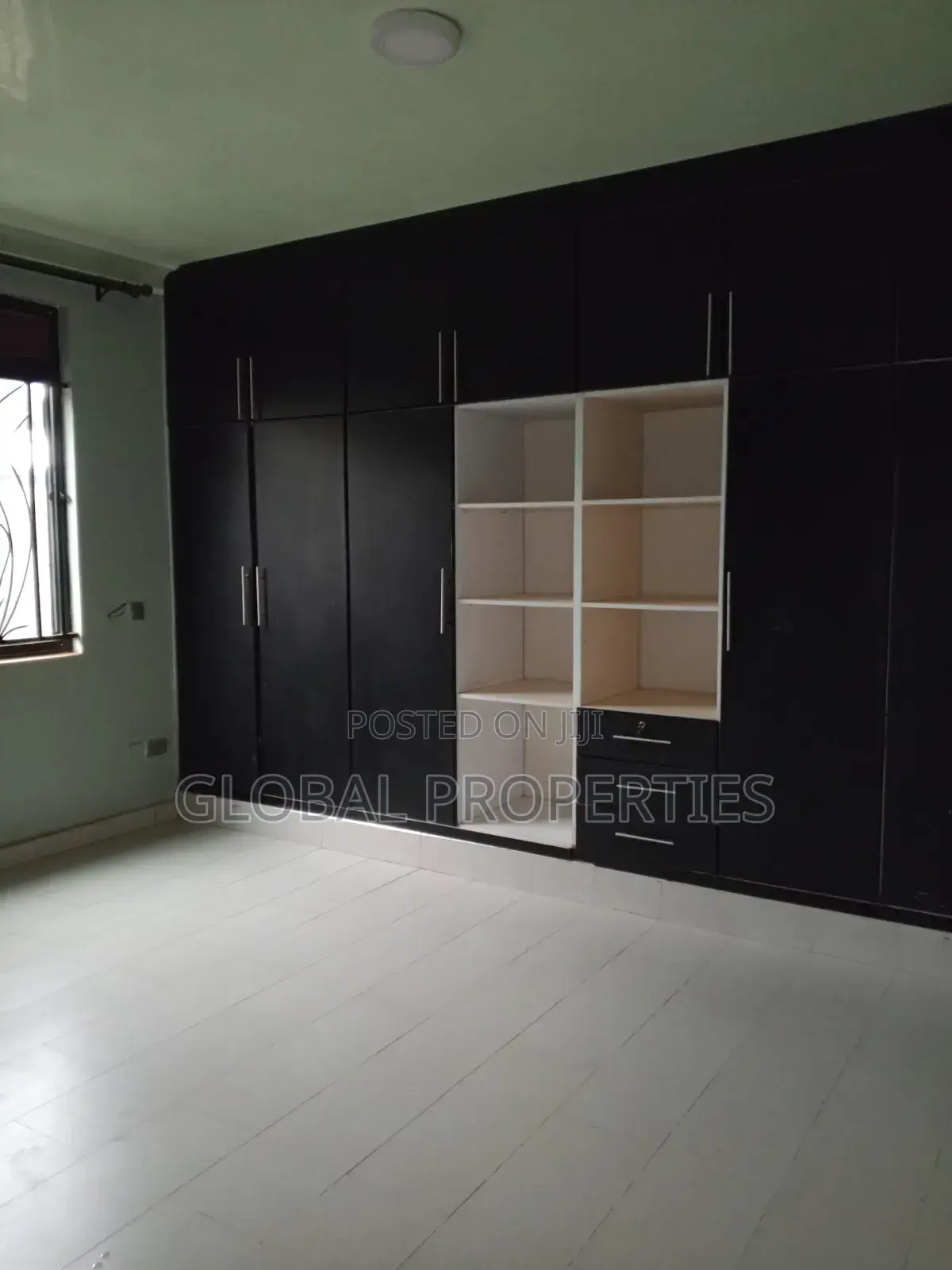 3bdrm Apartment in Nsawo Estate, Central Division for rent in Central Division
