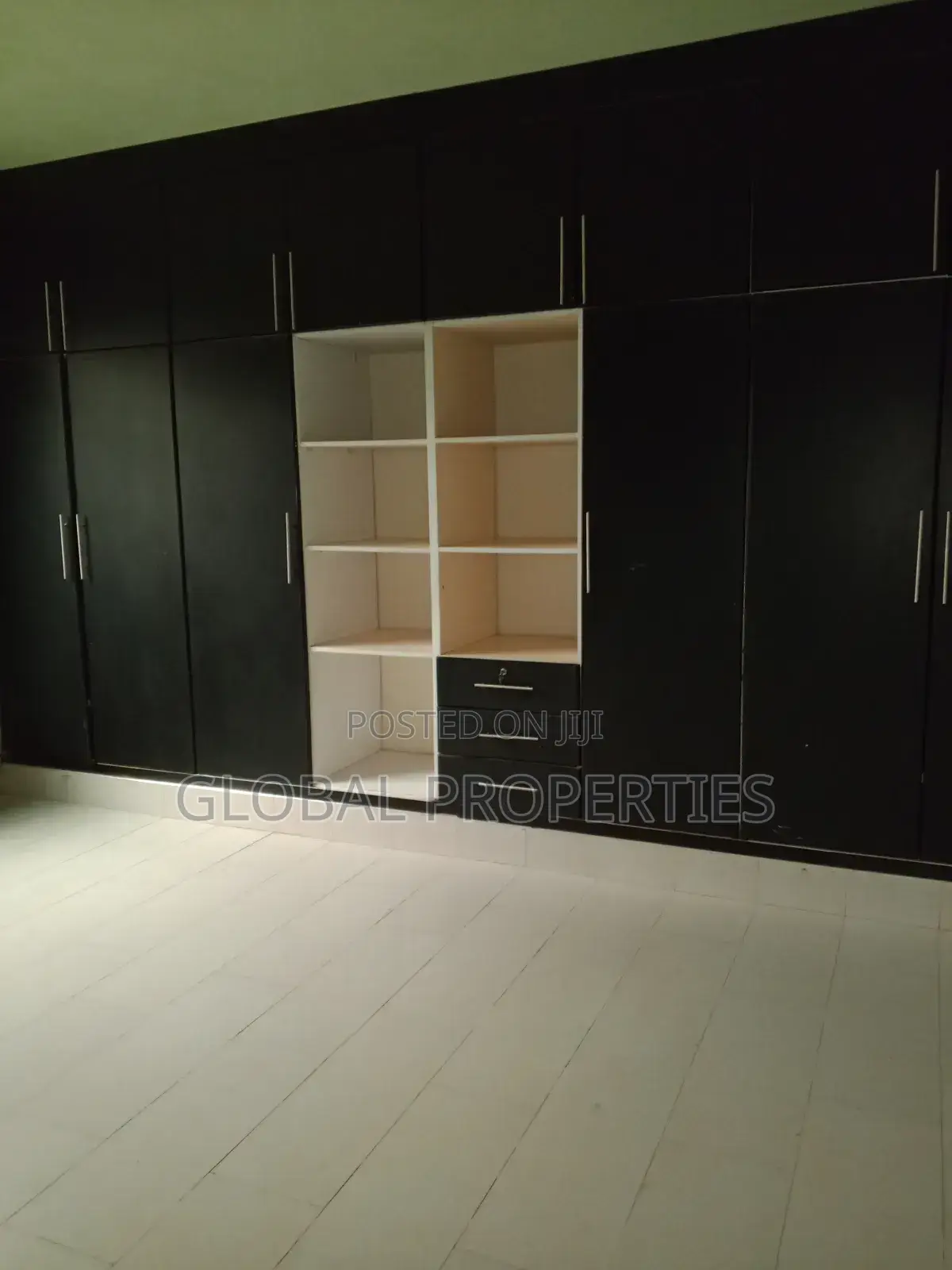 3bdrm Apartment in Nsawo Estate, Central Division for rent in Central Division