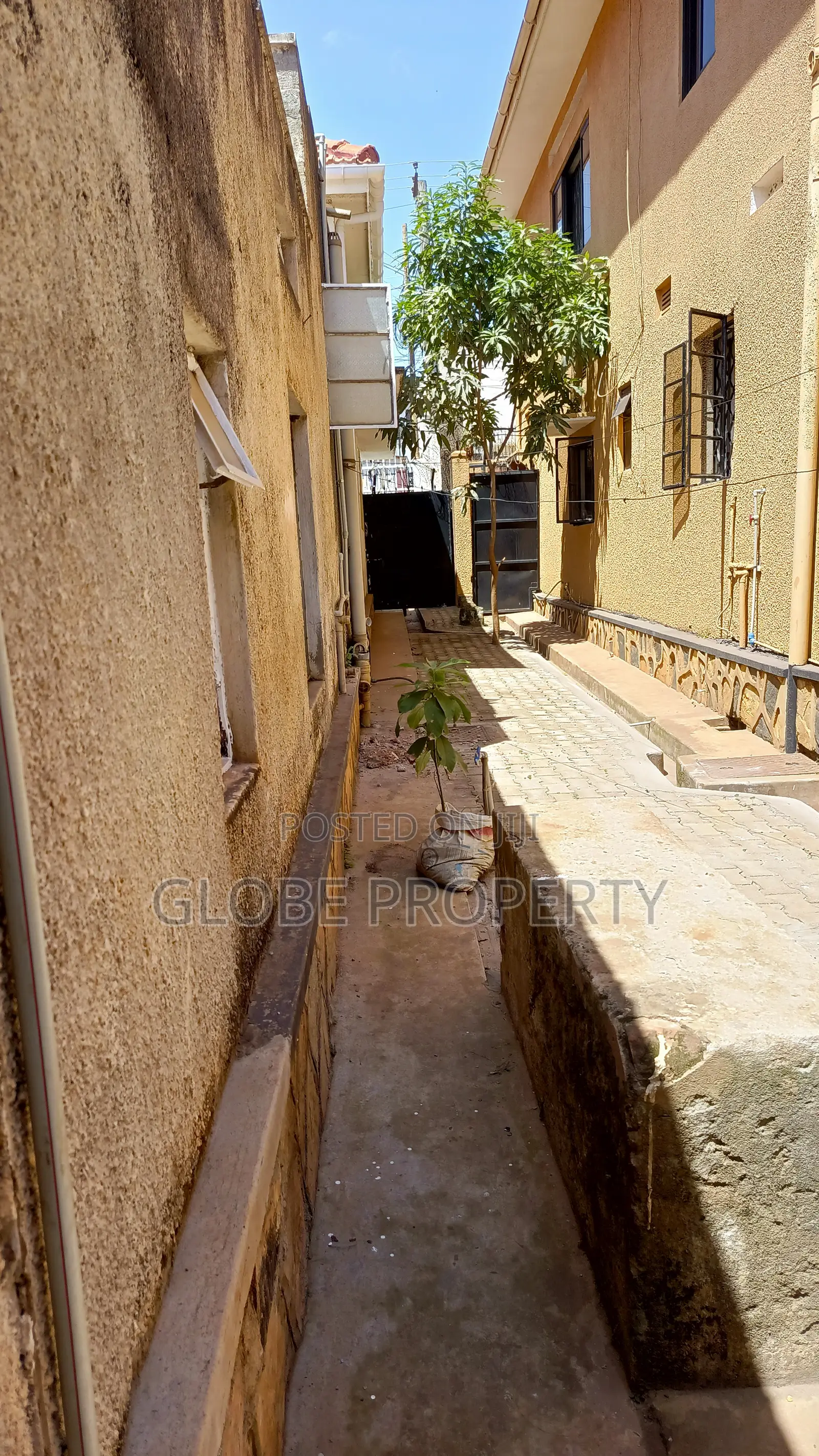 3bdrm Bungalow in Kamwokya, Central Division for rent in Central Division
