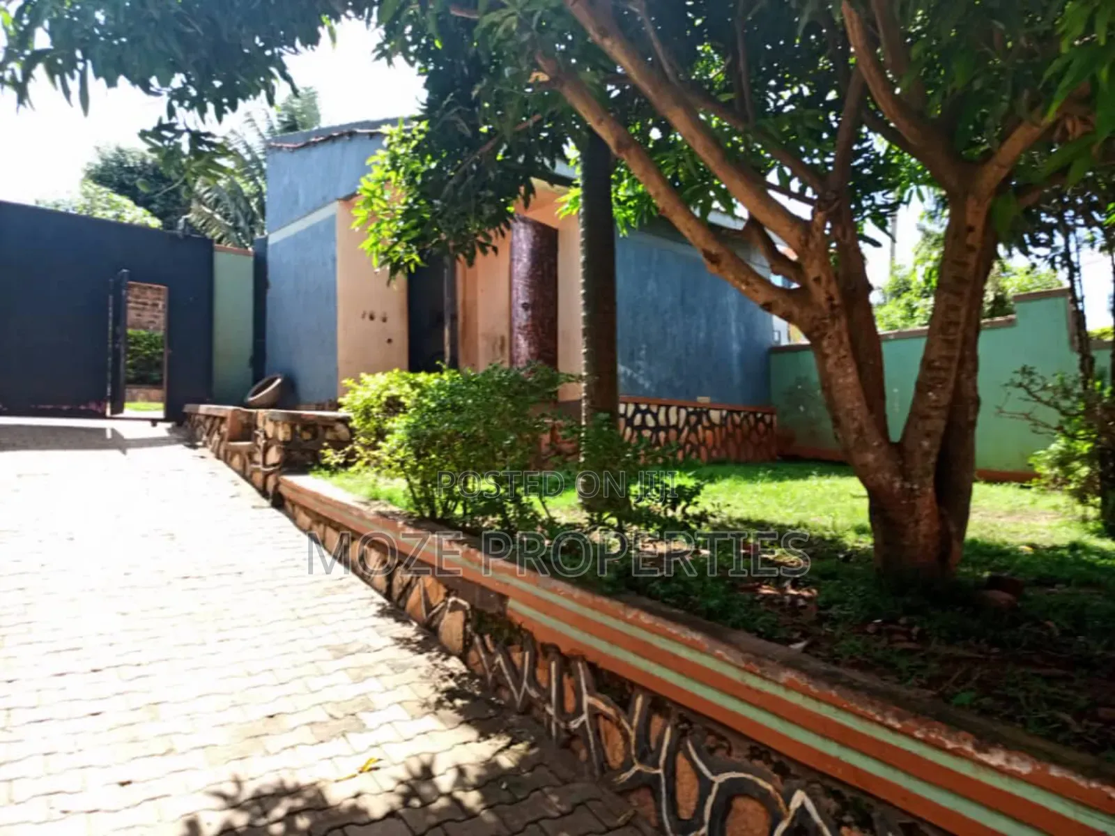 3bdrm Bungalow in Namugongo Nabusugwe., Central Division for sale in Central Division