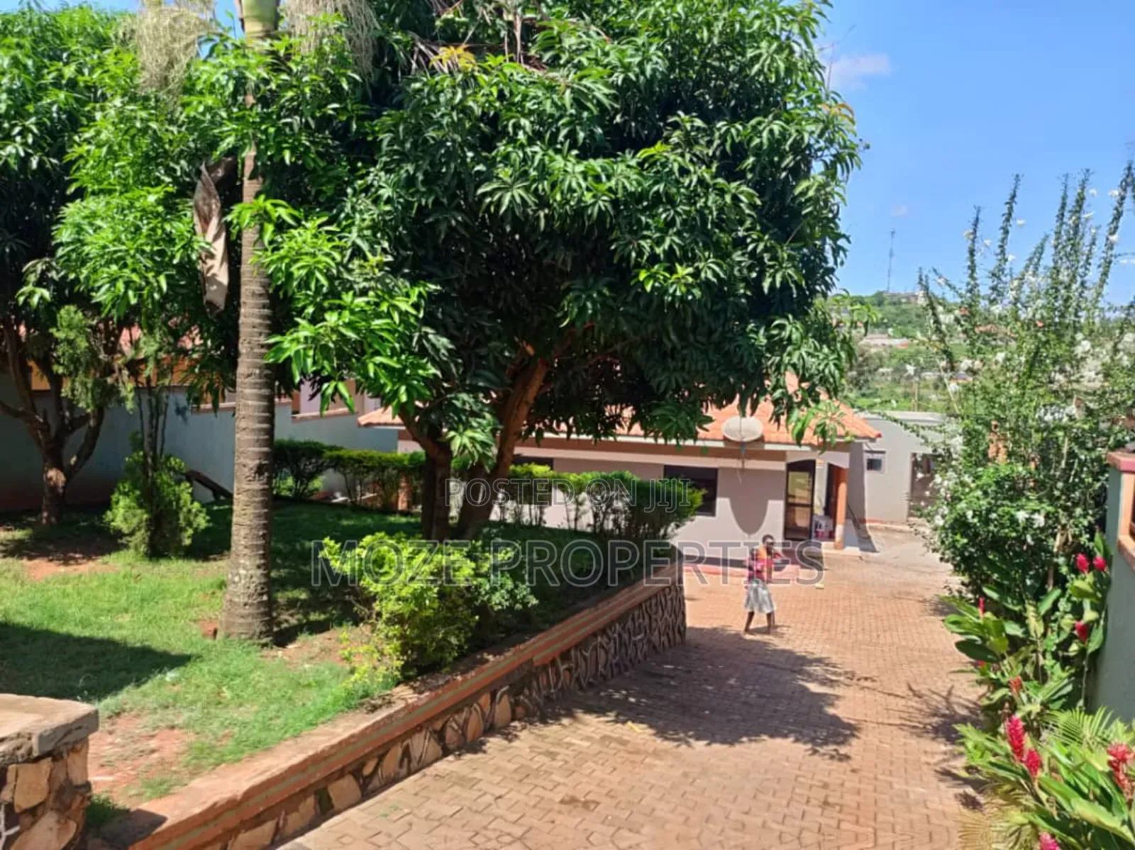 3bdrm Bungalow in Namugongo Nabusugwe., Central Division for sale in Central Division