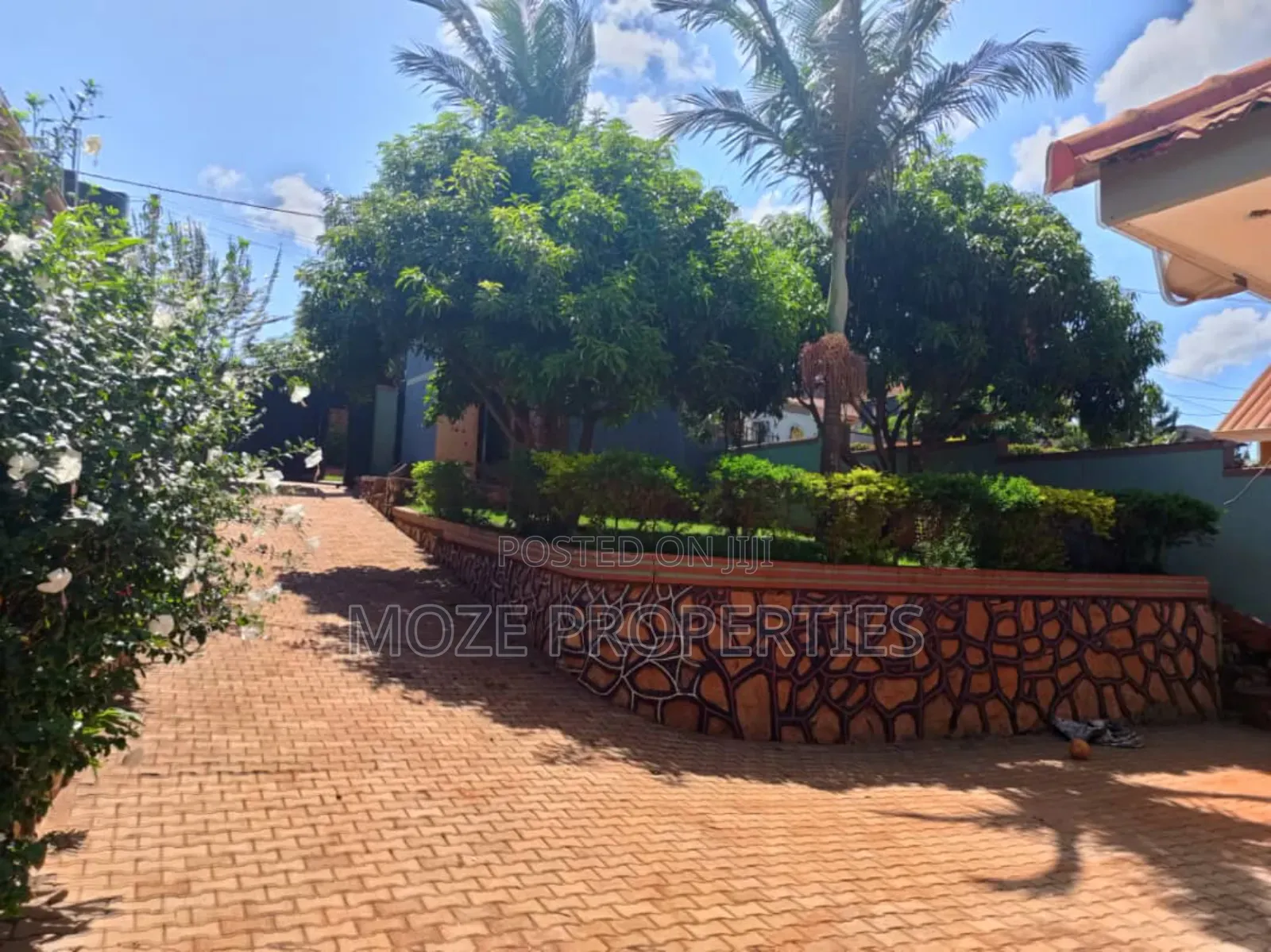 3bdrm Bungalow in Namugongo Nabusugwe., Central Division for sale in Central Division
