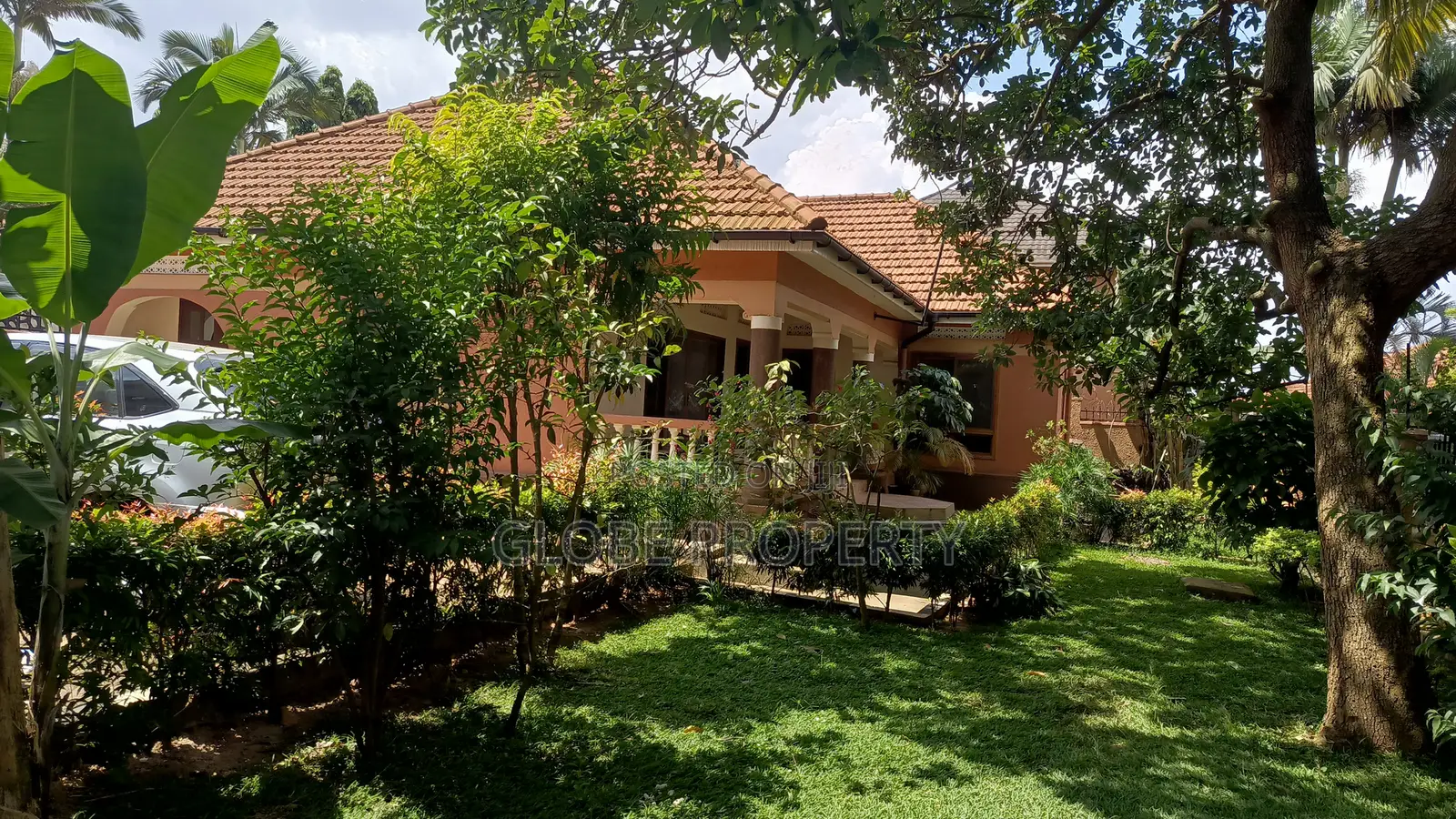 4bdrm Bungalow in Bukoto Near Oryx, Central Division for rent in Central Division