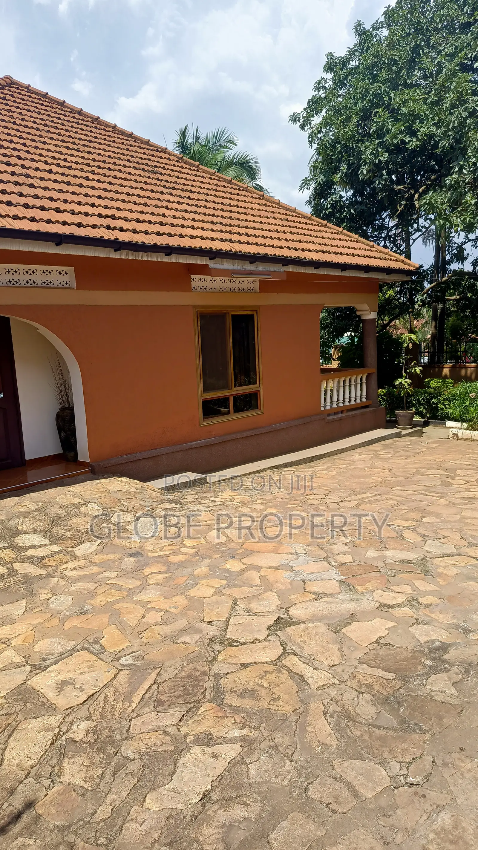 4bdrm Bungalow in Bukoto Near Oryx, Central Division for rent in Central Division