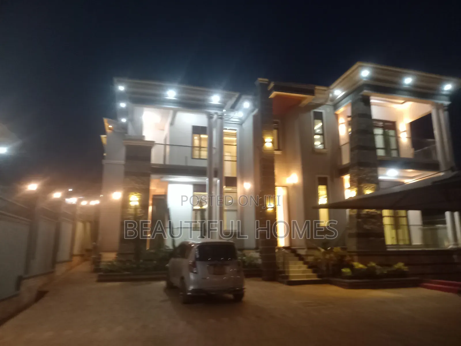 Furnished 5bdrm Duplex in Kira Rich Estate for sale in Kira