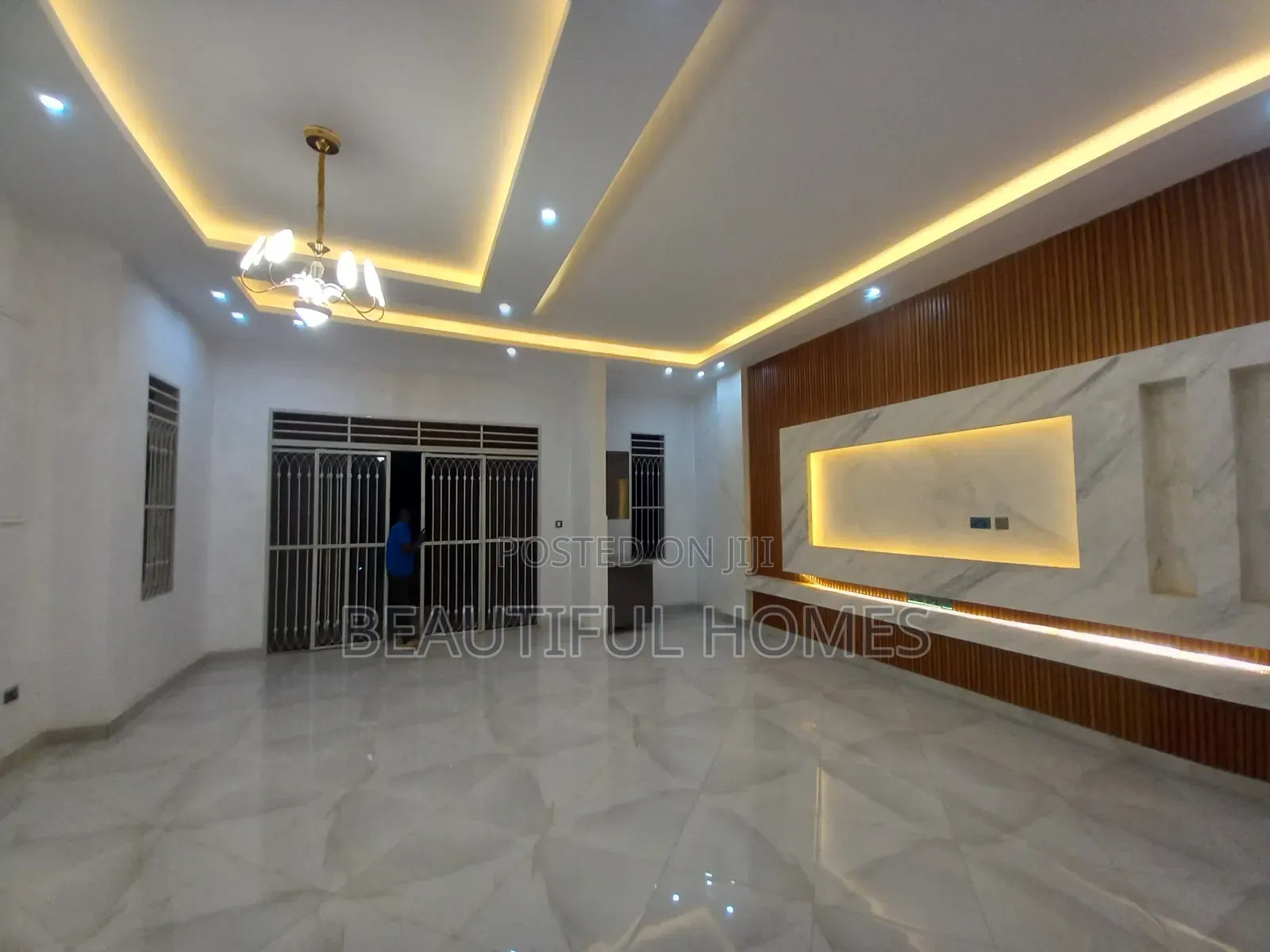 Furnished 5bdrm Duplex in Kira Rich Estate for sale in Kira