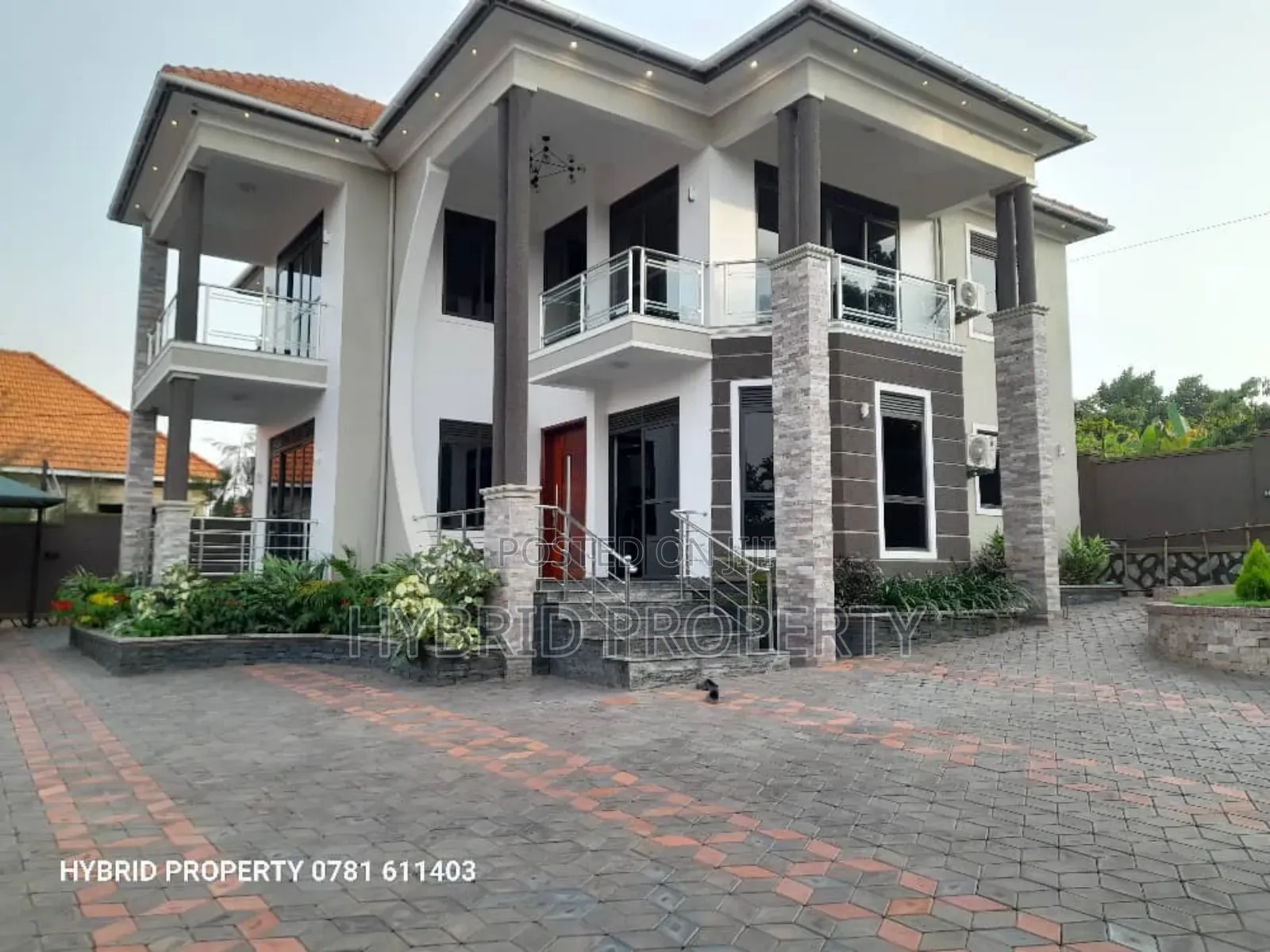 5bdrm Penthouse in Wakiso Town Along for sale in Wakiso / Wakiso