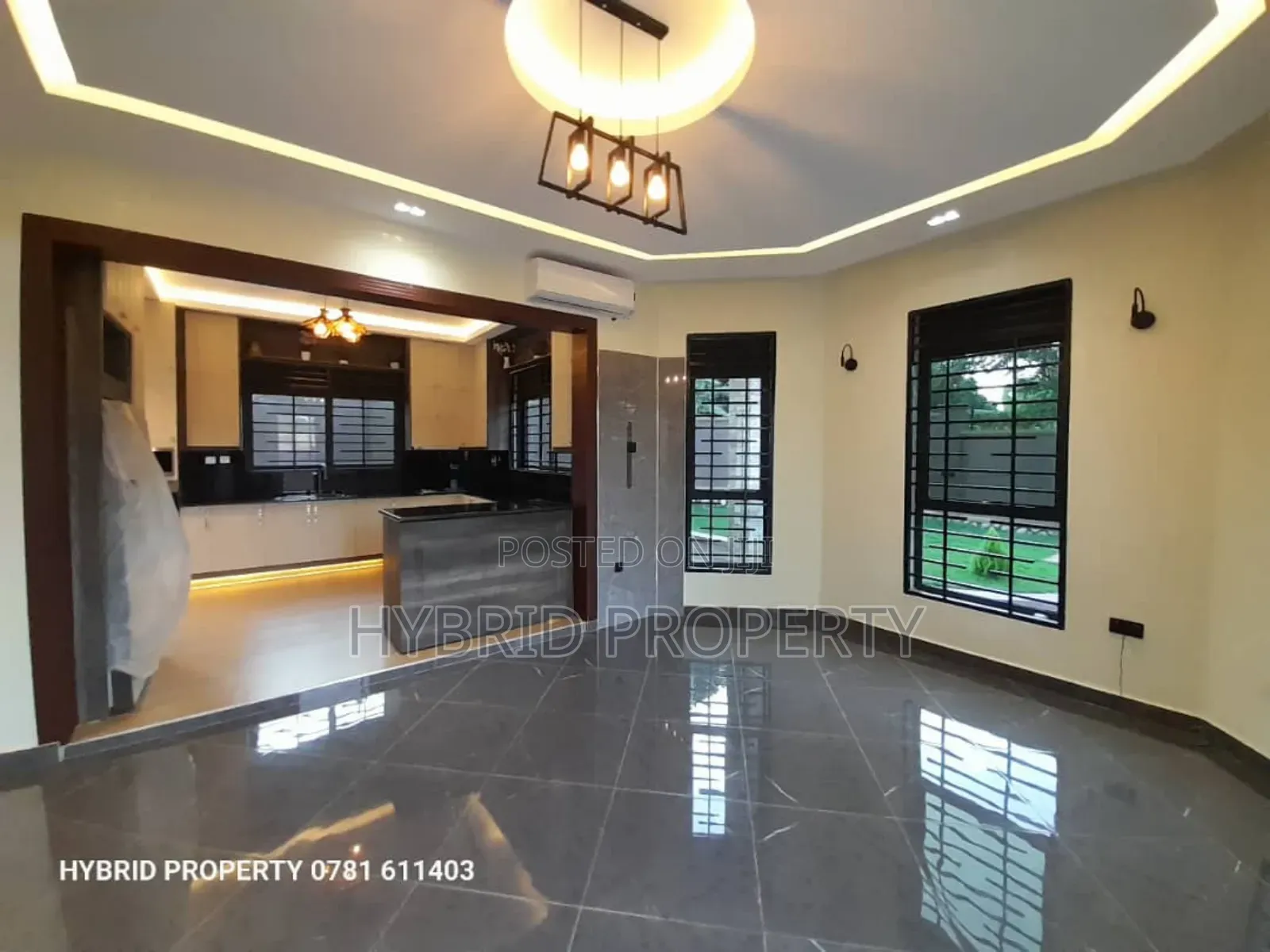 5bdrm Penthouse in Wakiso Town Along for sale in Wakiso / Wakiso
