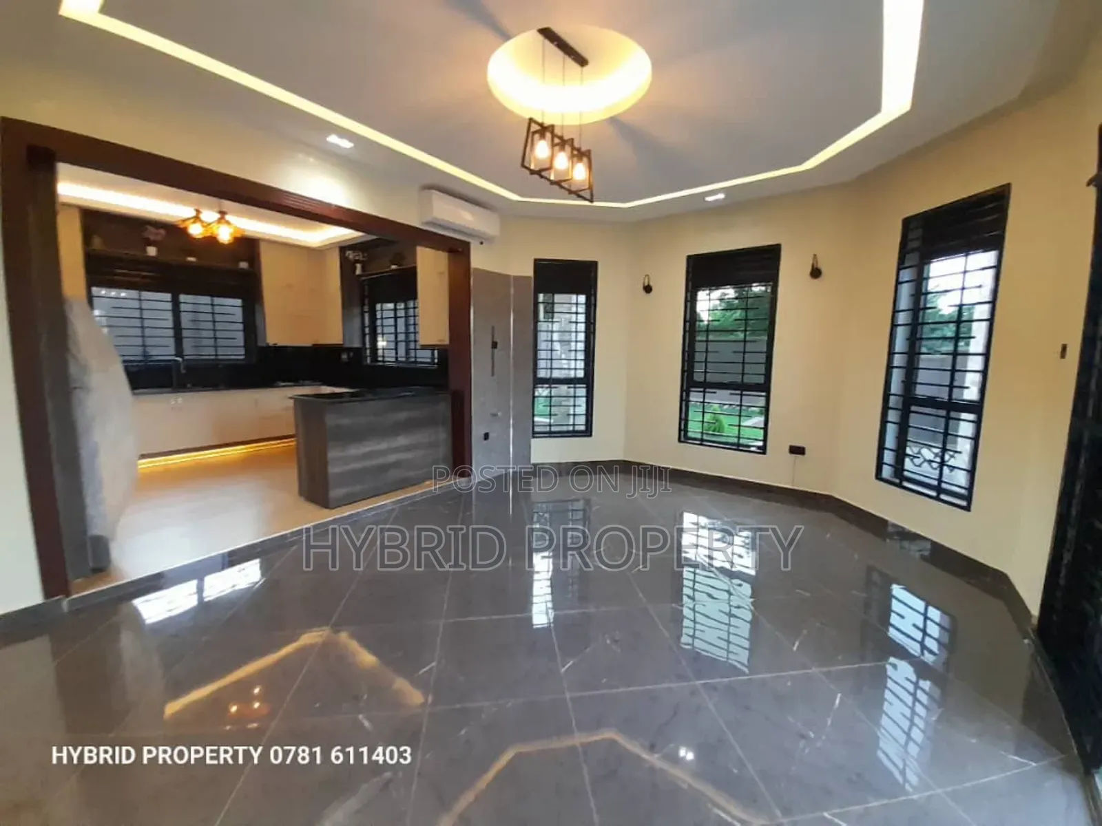 5bdrm Penthouse in Wakiso Town Along for sale in Wakiso / Wakiso