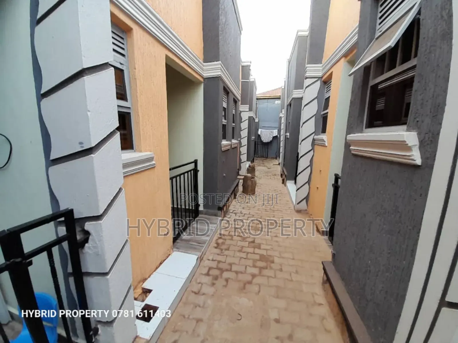 9bdrm Apartment in Nansana Along Hoima for sale in Wakiso / Wakiso