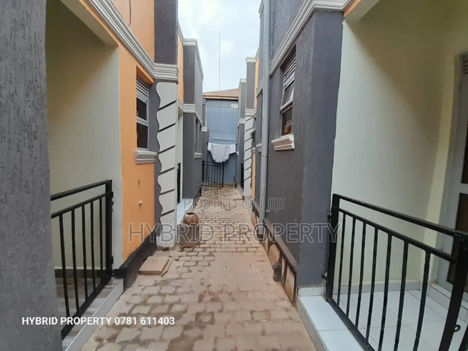 9bdrm Apartment in Nansana Along Hoima for sale in Wakiso / Wakiso