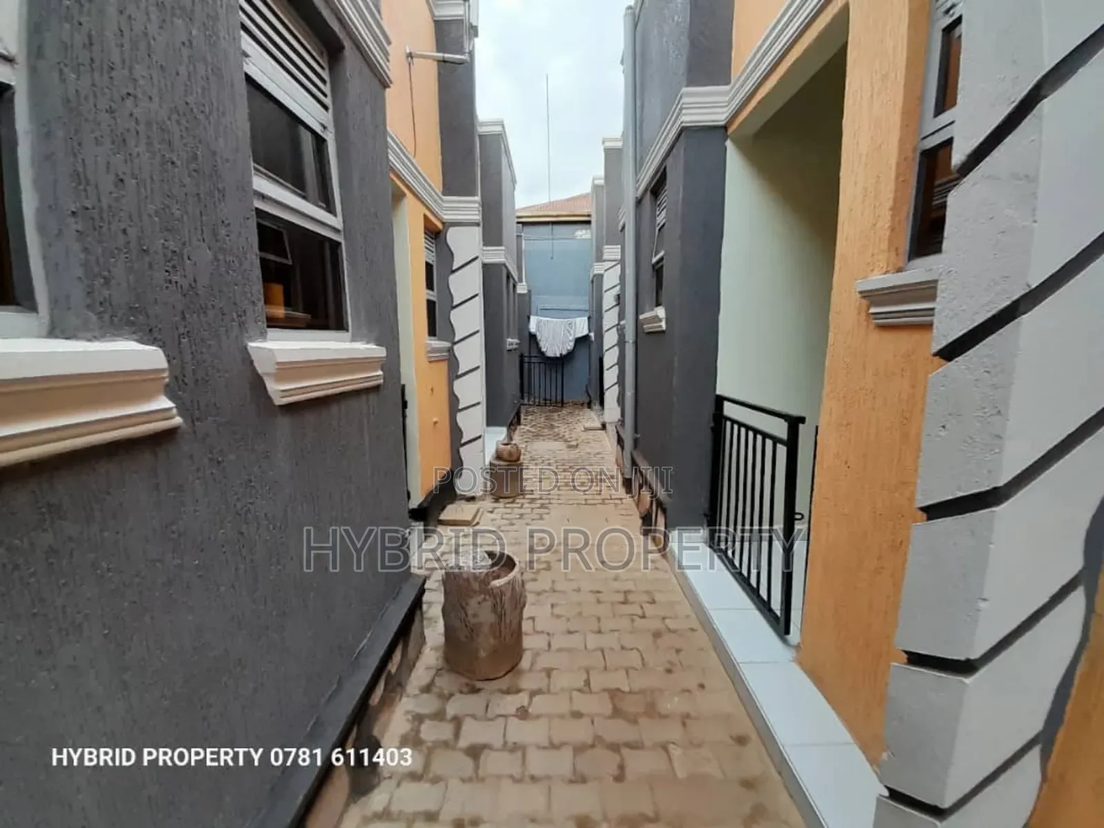 9bdrm Apartment in Nansana Along Hoima for sale in Wakiso / Wakiso