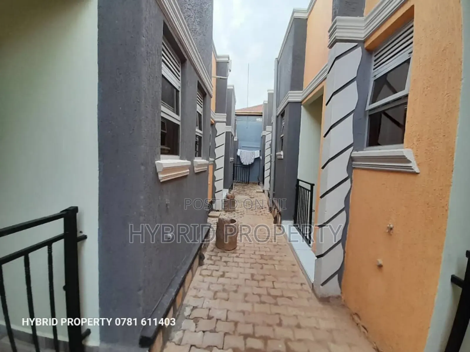 9bdrm Apartment in Nansana Along Hoima for sale in Wakiso / Wakiso