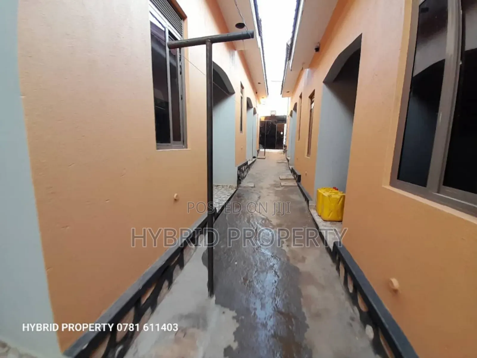 12bdrm Apartment in Nansana Along Hoima for sale in Wakiso / Wakiso