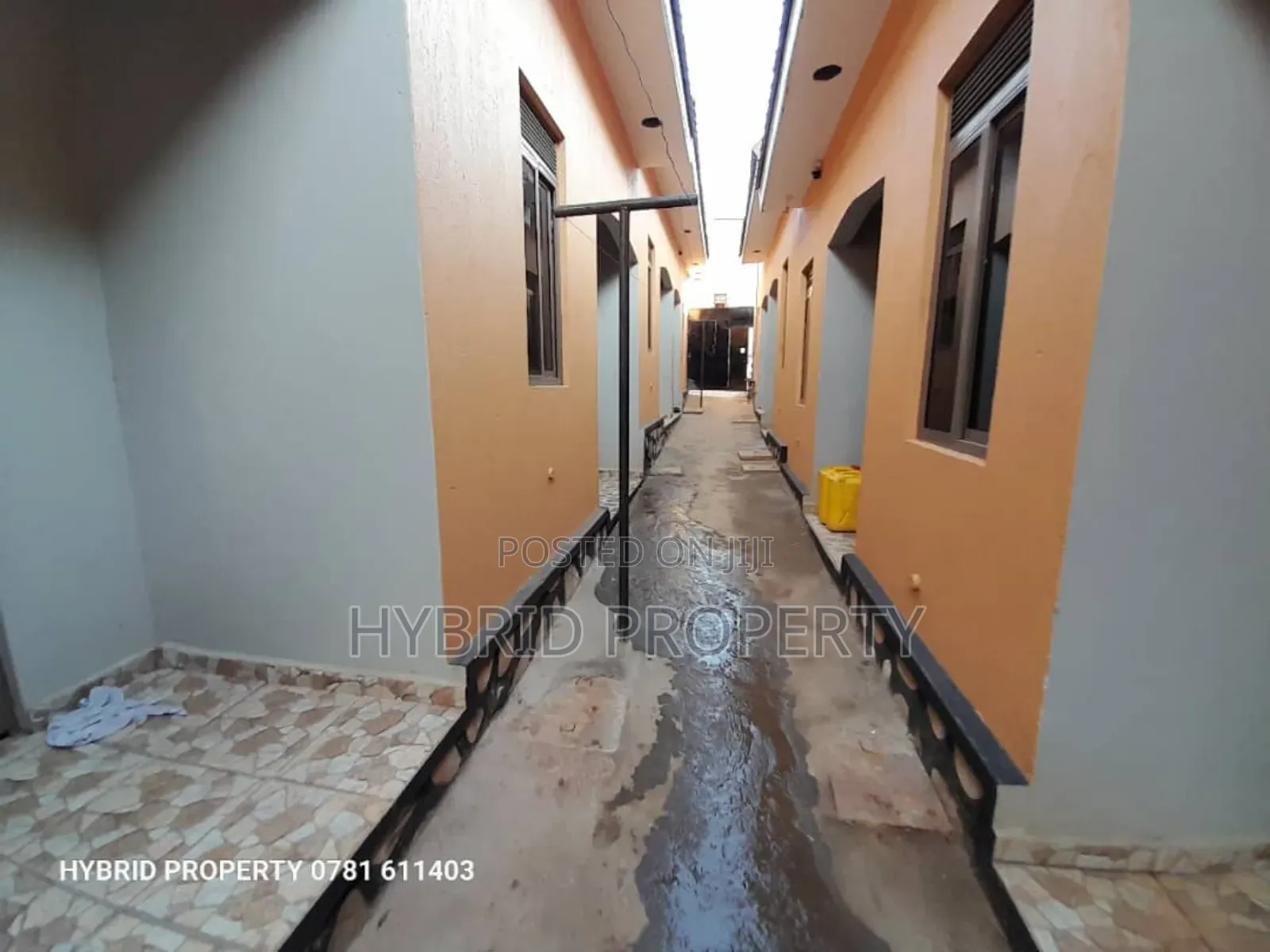 12bdrm Apartment in Nansana Along Hoima for sale in Wakiso / Wakiso
