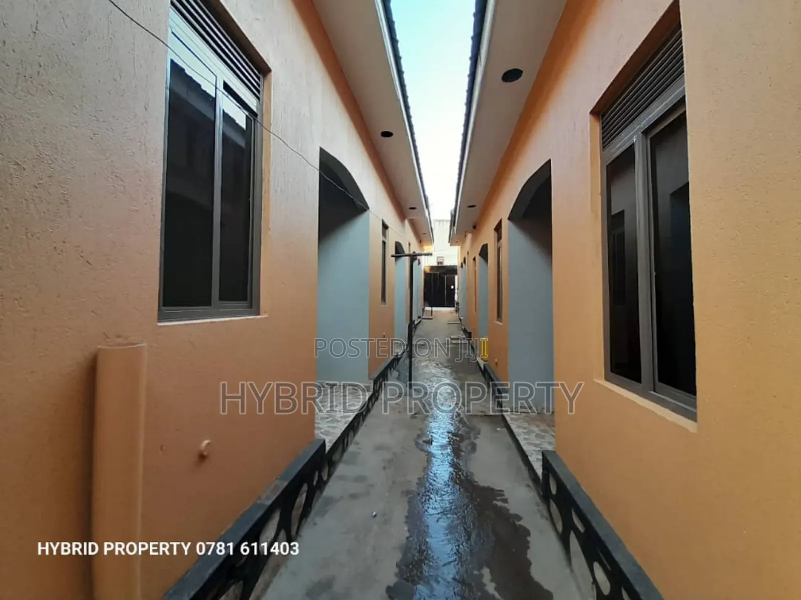 12bdrm Apartment in Nansana Along Hoima for sale in Wakiso / Wakiso