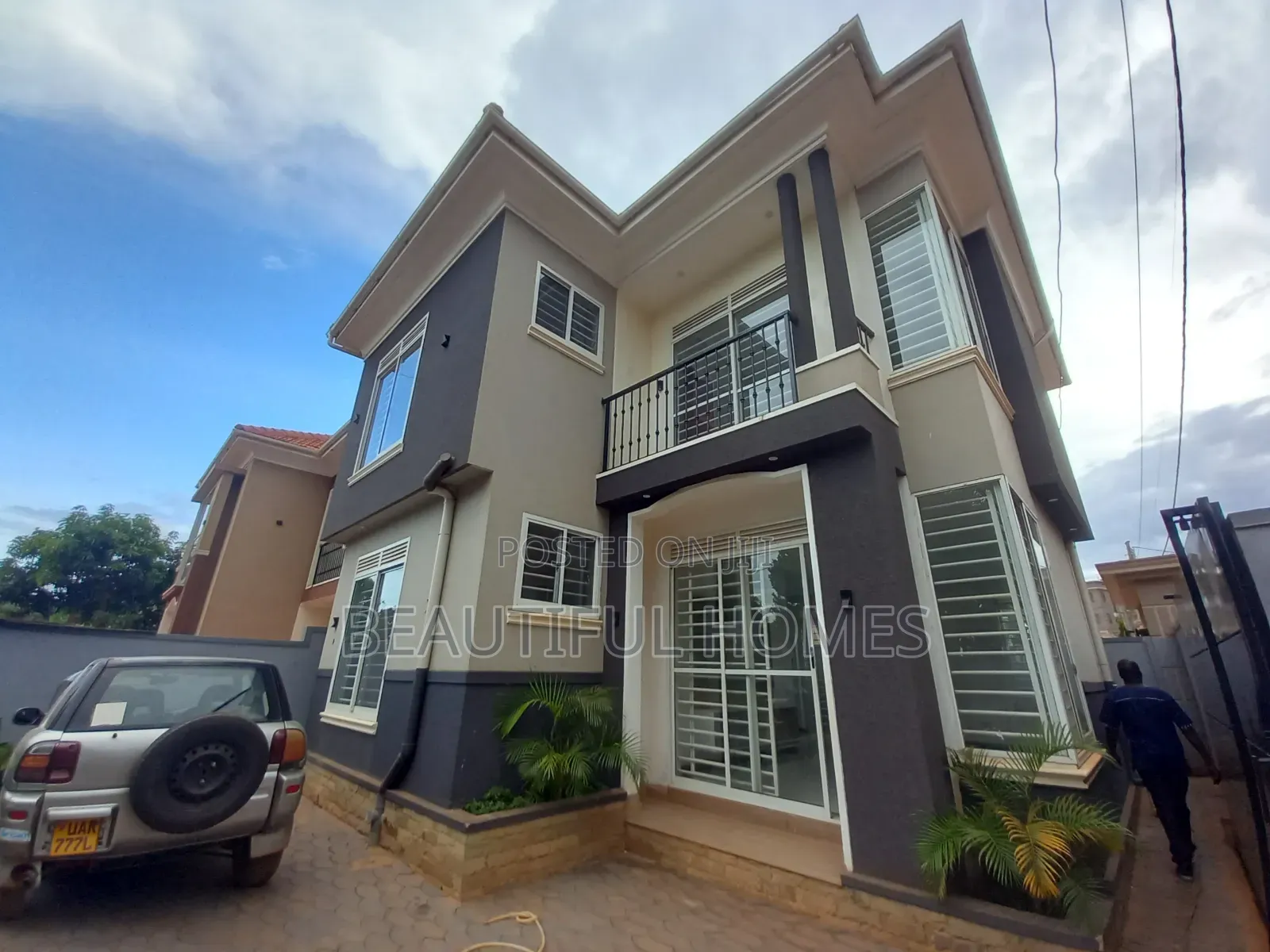 Furnished 4bdrm Duplex in Kira for sale in Kira