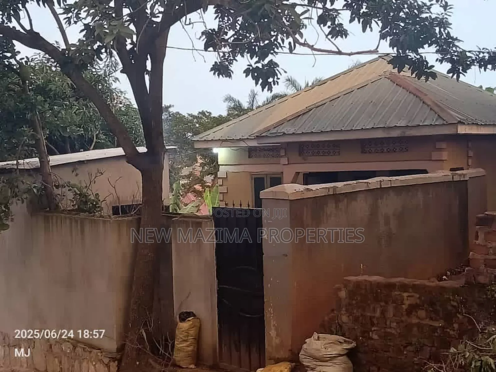 2bdrm House in Bulenga Town, Central Division for sale in Central Division
