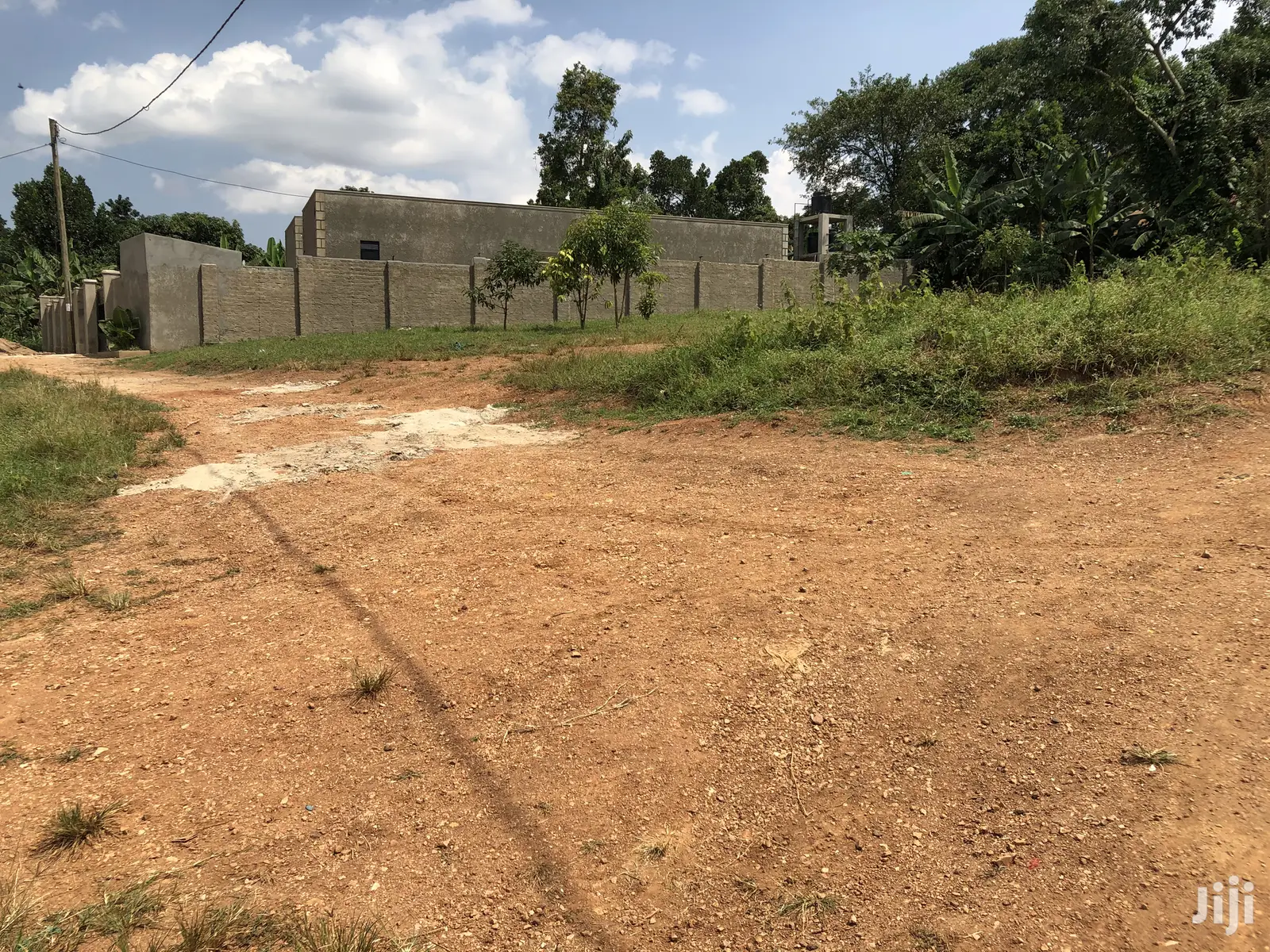 Kira Kimwani 25 Decimals Near the Tarmack on Sell in Kampala