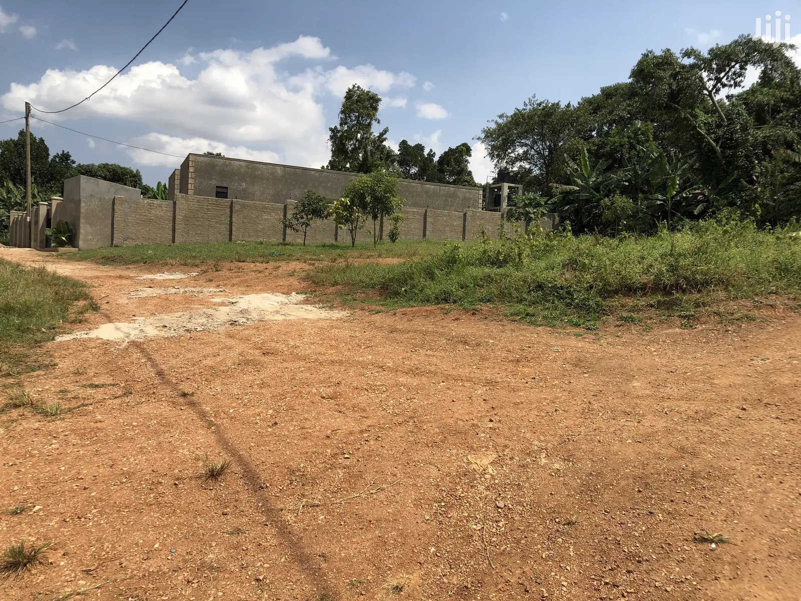 Kira Kimwani 25 Decimals Near the Tarmack on Sell in Kampala