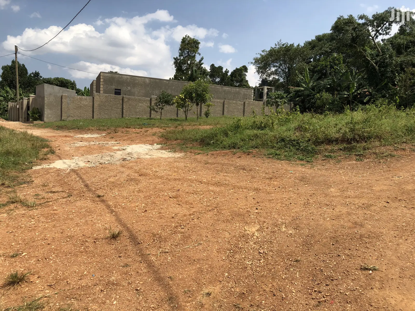 Kira Kimwani 25 Decimals Near the Tarmack on Sell in Kampala
