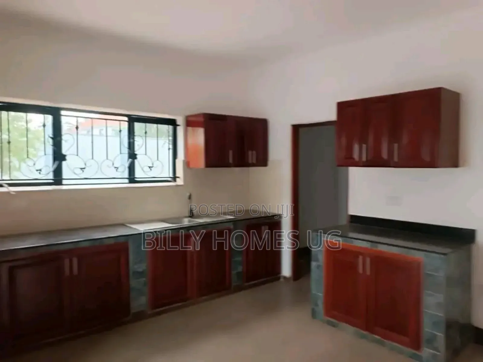 5bdrm Mansion in Kira for sale in Kira