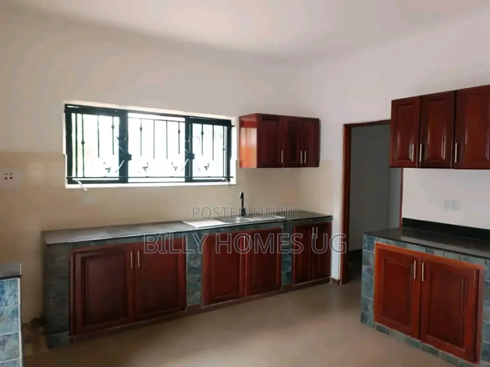 5bdrm Mansion in Kira for sale in Kira