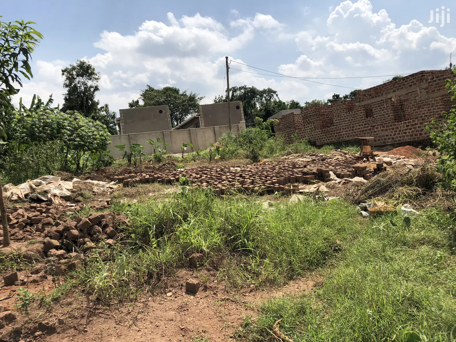 Kira Kimwani 25 Decimals Near the Tarmack on Sell in Kampala