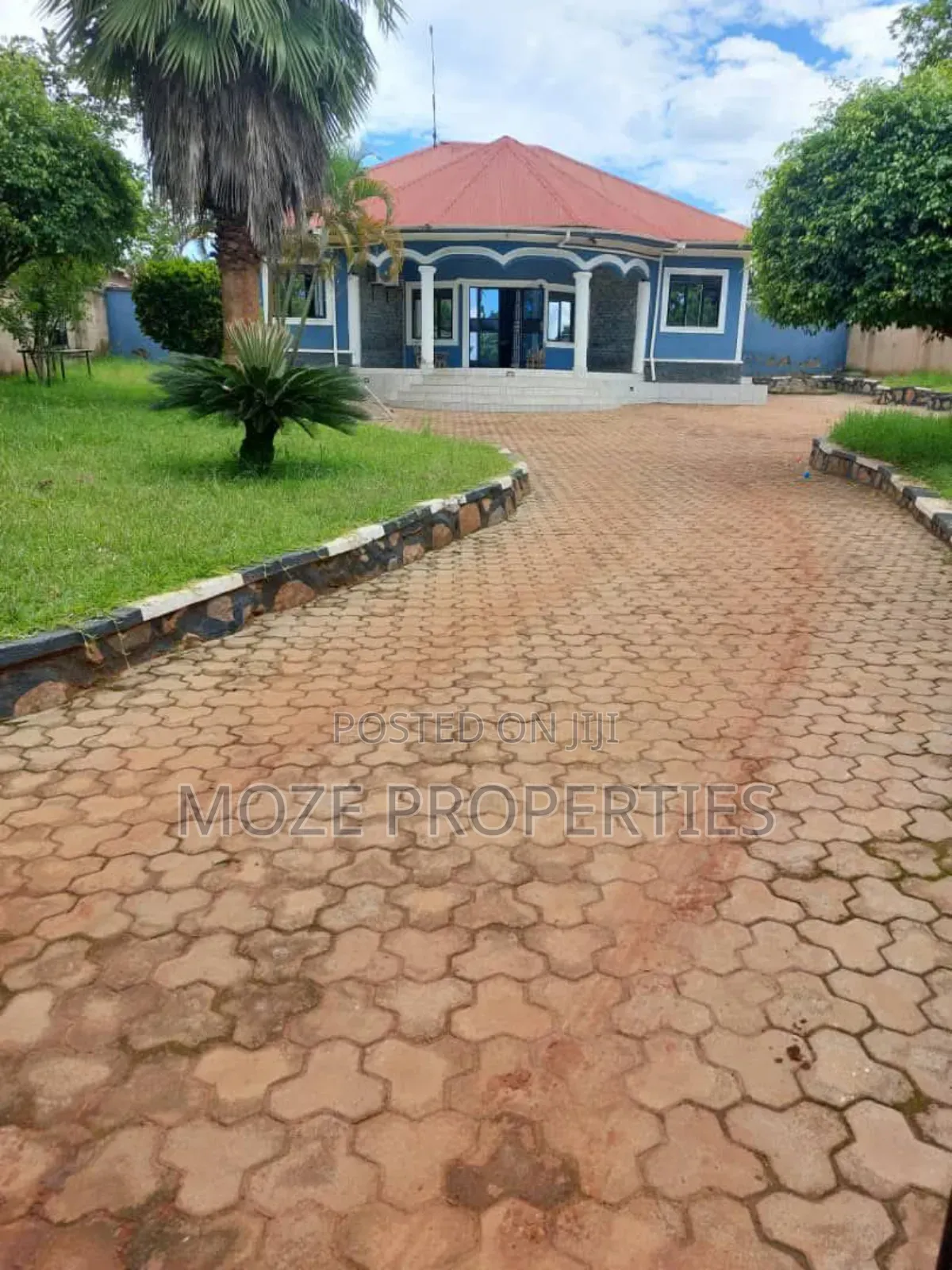 3bdrm Bungalow in Mukono Wantoni, Central Division for sale in Central Division