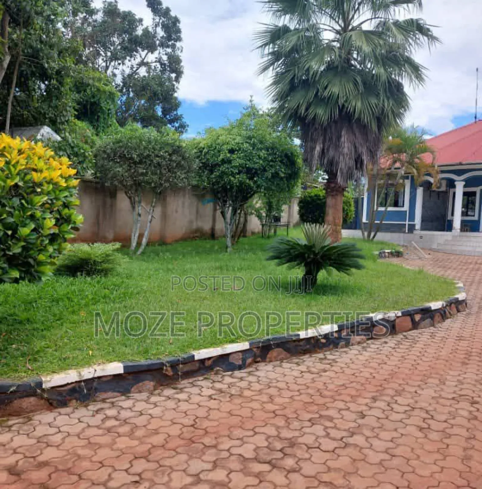 3bdrm Bungalow in Mukono Wantoni, Central Division for sale in Central Division