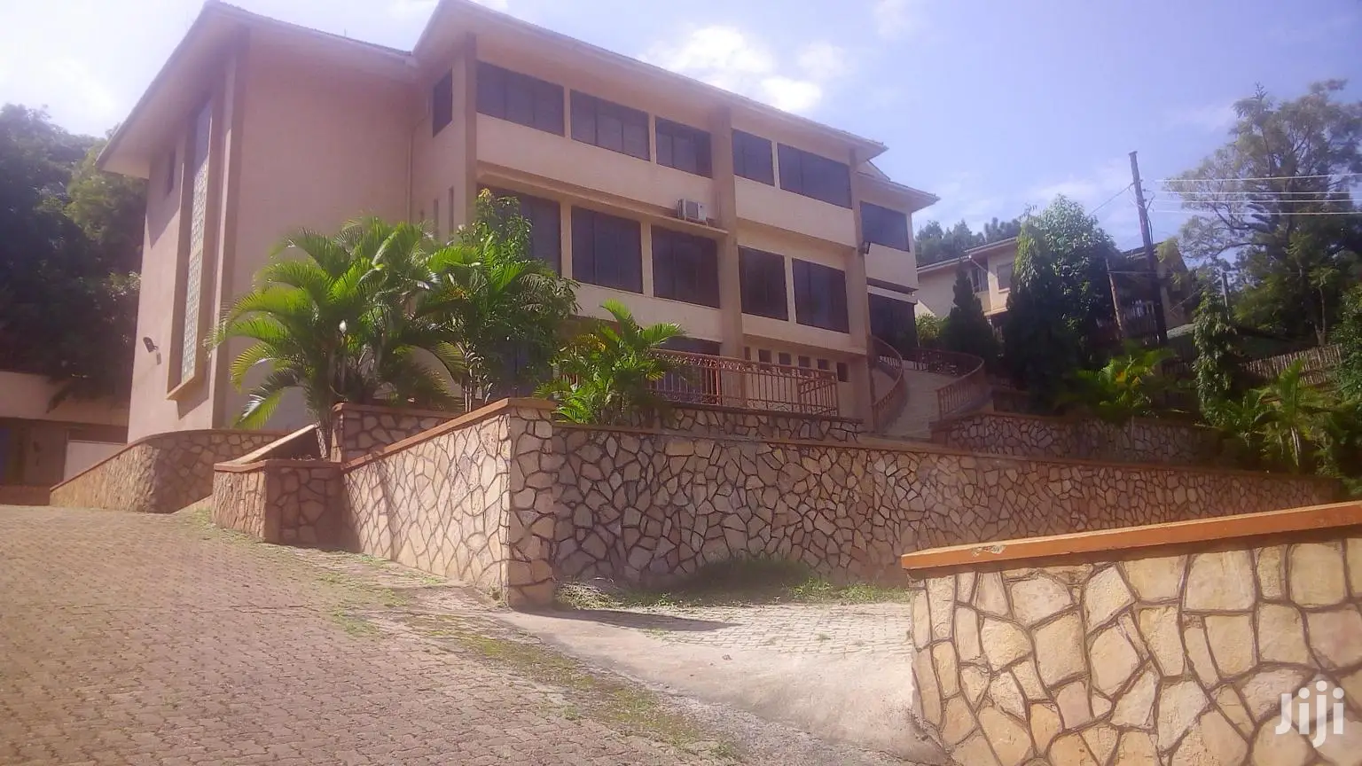 Office Block In Kololo For Sale in Kampala