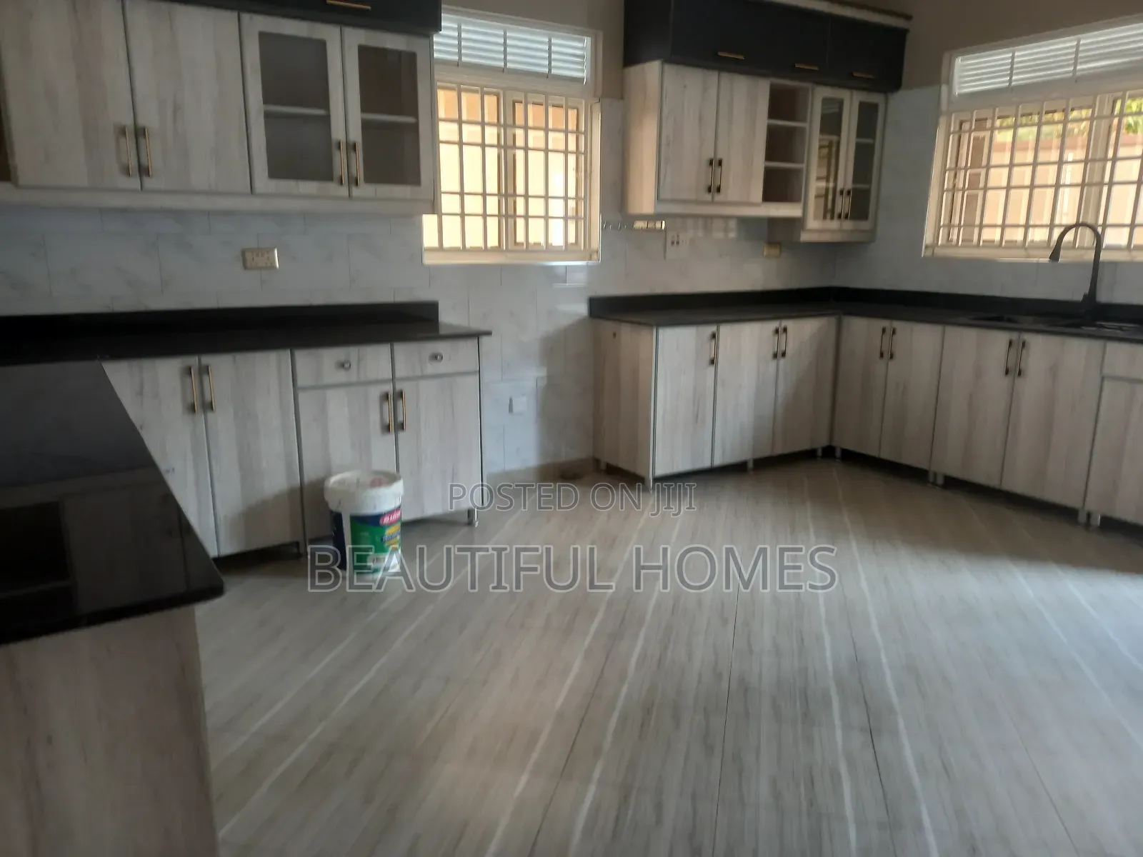 Furnished 5bdrm Mansion in Kira for sale in Kira