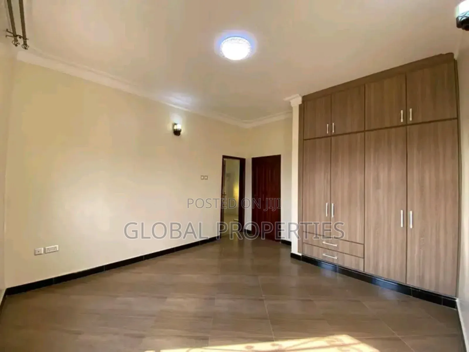 4bdrm Duplex in Najjera Buwate Rd, Central Division for rent in Central Division