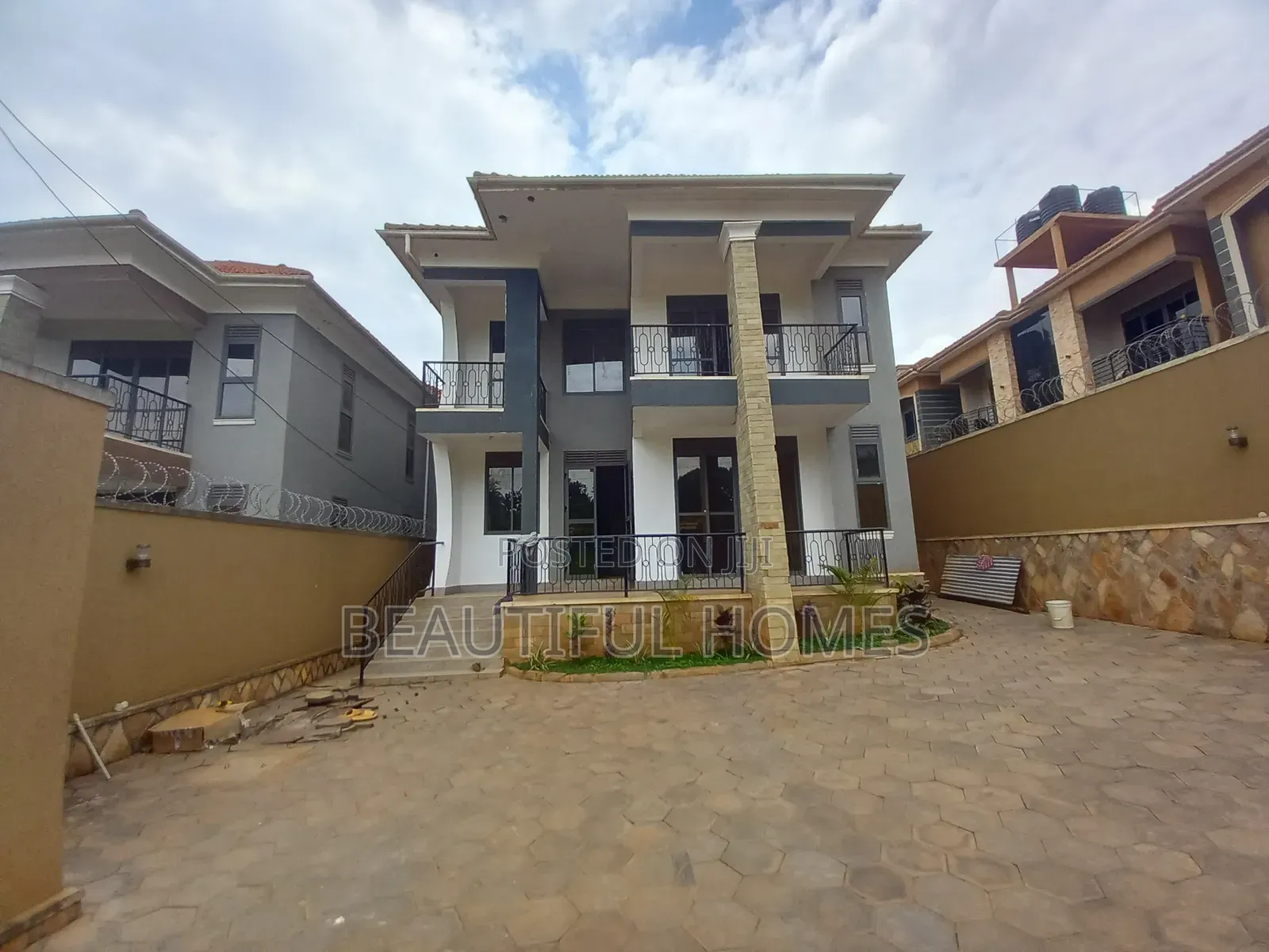Furnished 4bdrm Duplex in Kira Rich, Central Division for sale in Central Division