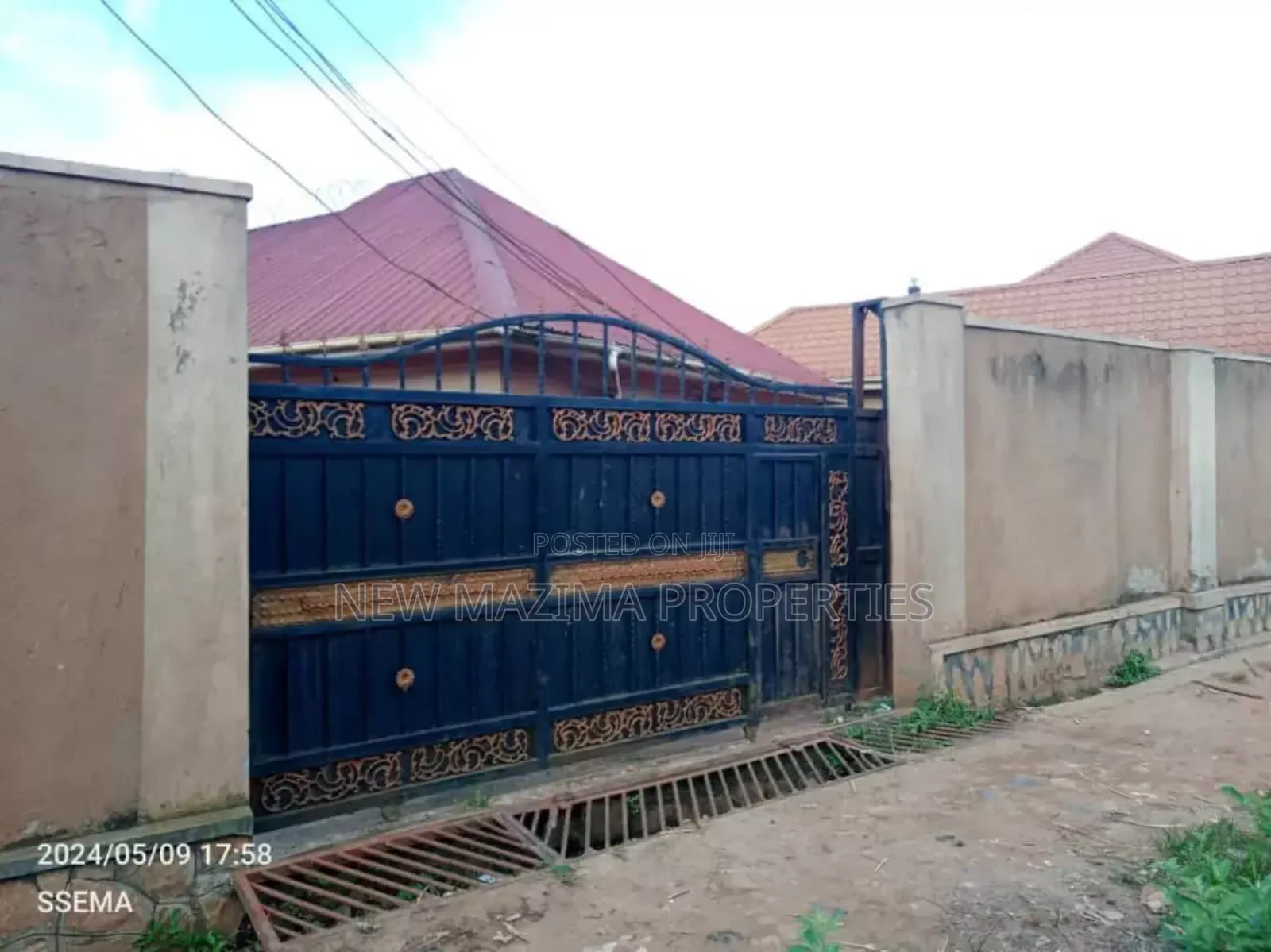 6bdrm House in Bulenga Town, Central Division for sale in Central Division