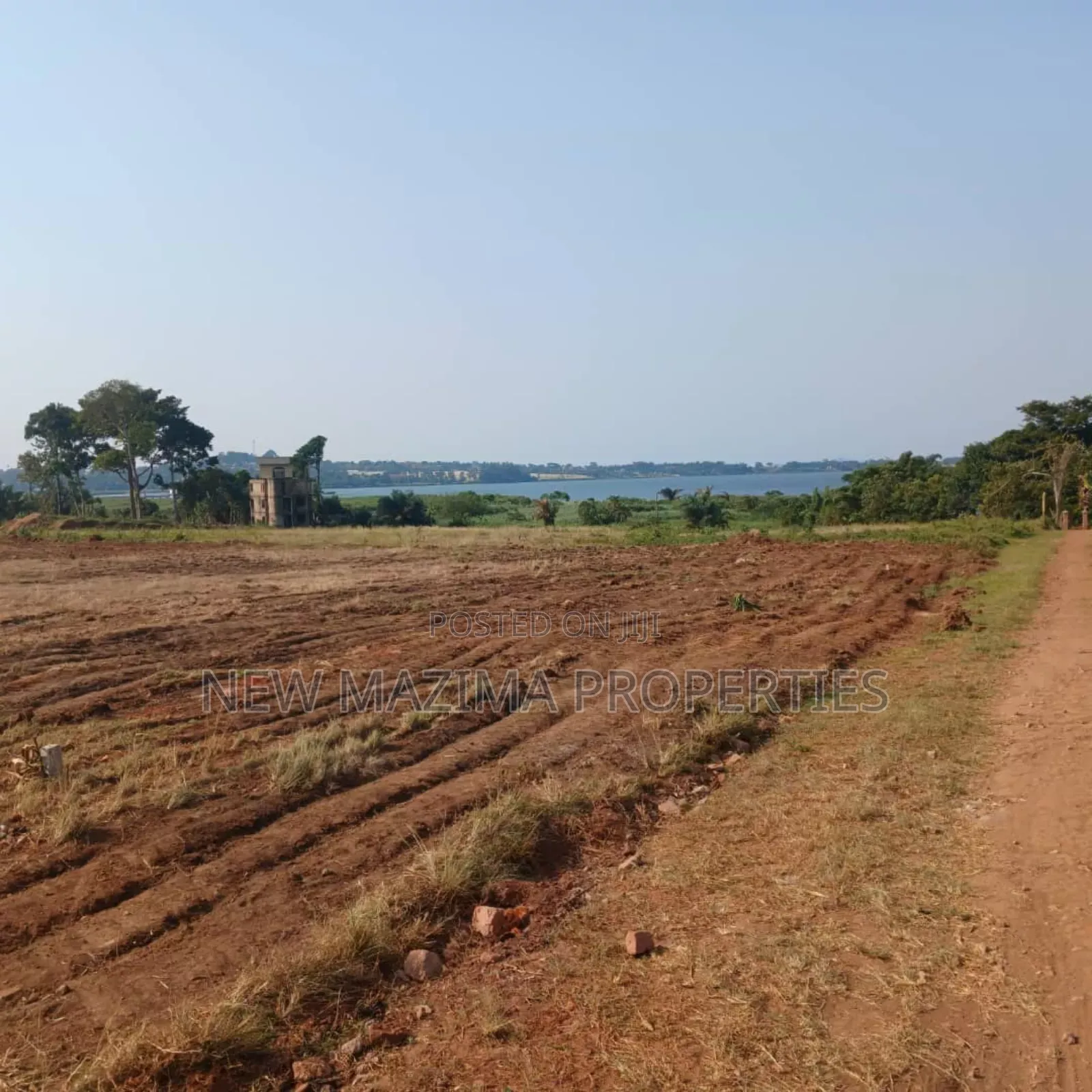 Plots With Million View of Lake Quicksale of Kawuku Ntebe Rd in Central Division
