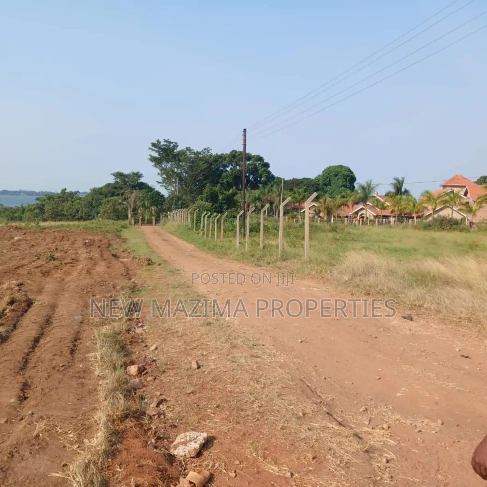 Plots With Million View of Lake Quicksale of Kawuku Ntebe Rd in Central Division