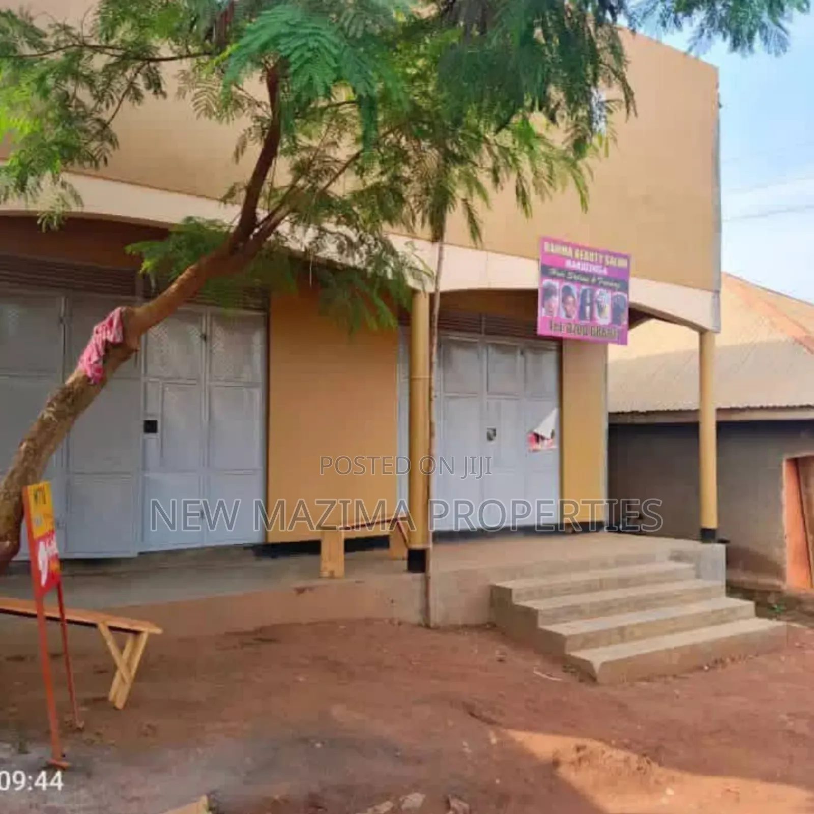 Two Commercial Shops With More Two Singles Rentals Onsale in Central Division