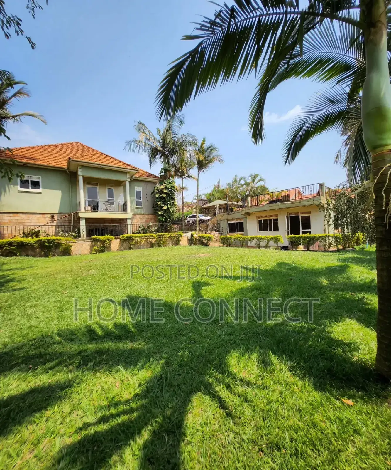4bdrm Bungalow in Muyenga Kiwafu Road, Central Division for rent in Central Division