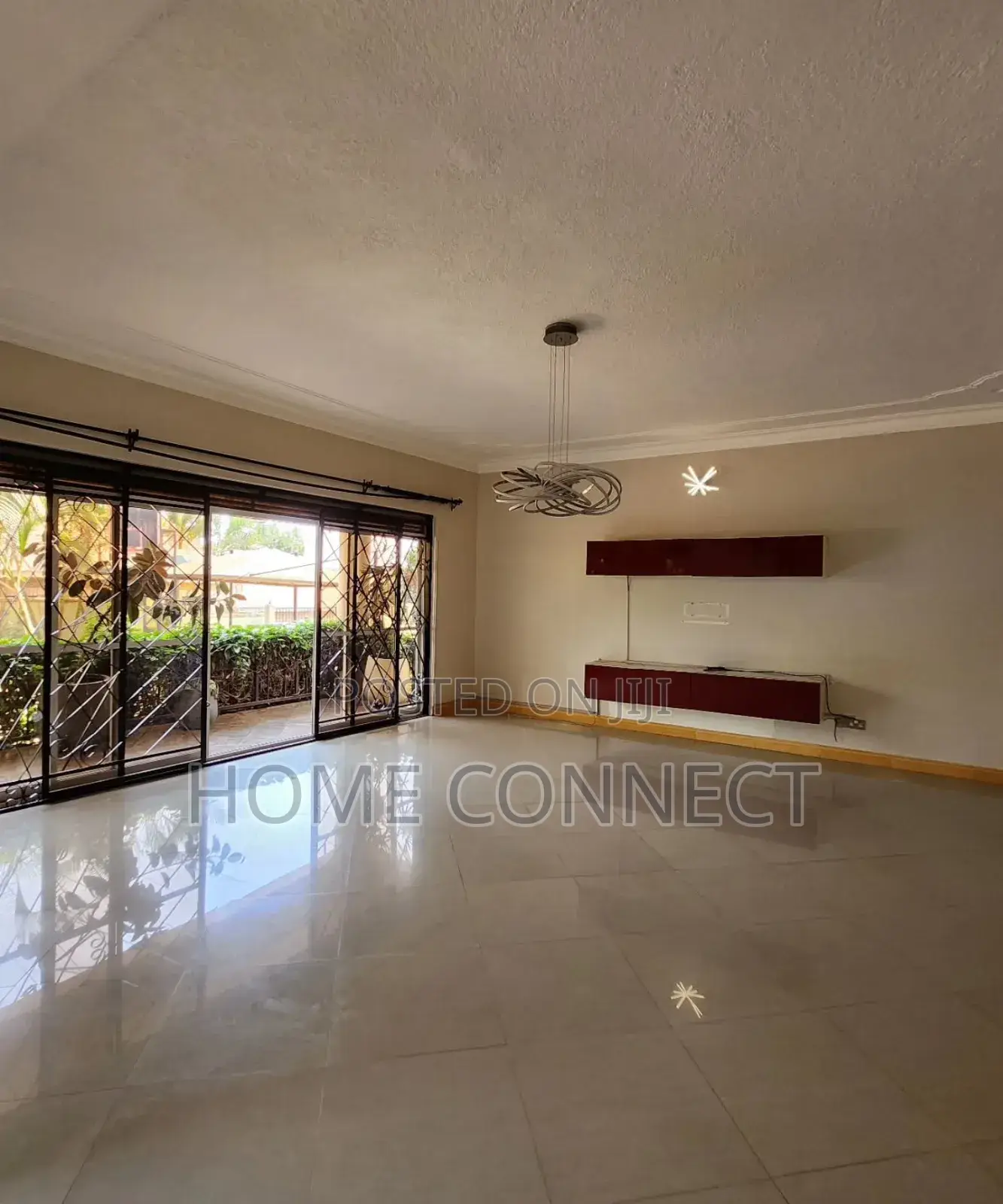 4bdrm Bungalow in Muyenga Kiwafu Road, Central Division for rent in Central Division