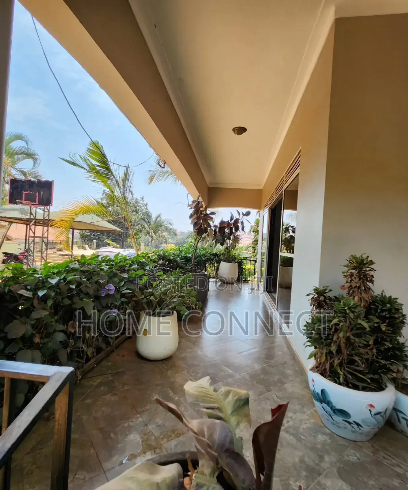 4bdrm Bungalow in Muyenga Kiwafu Road, Central Division for rent in Central Division