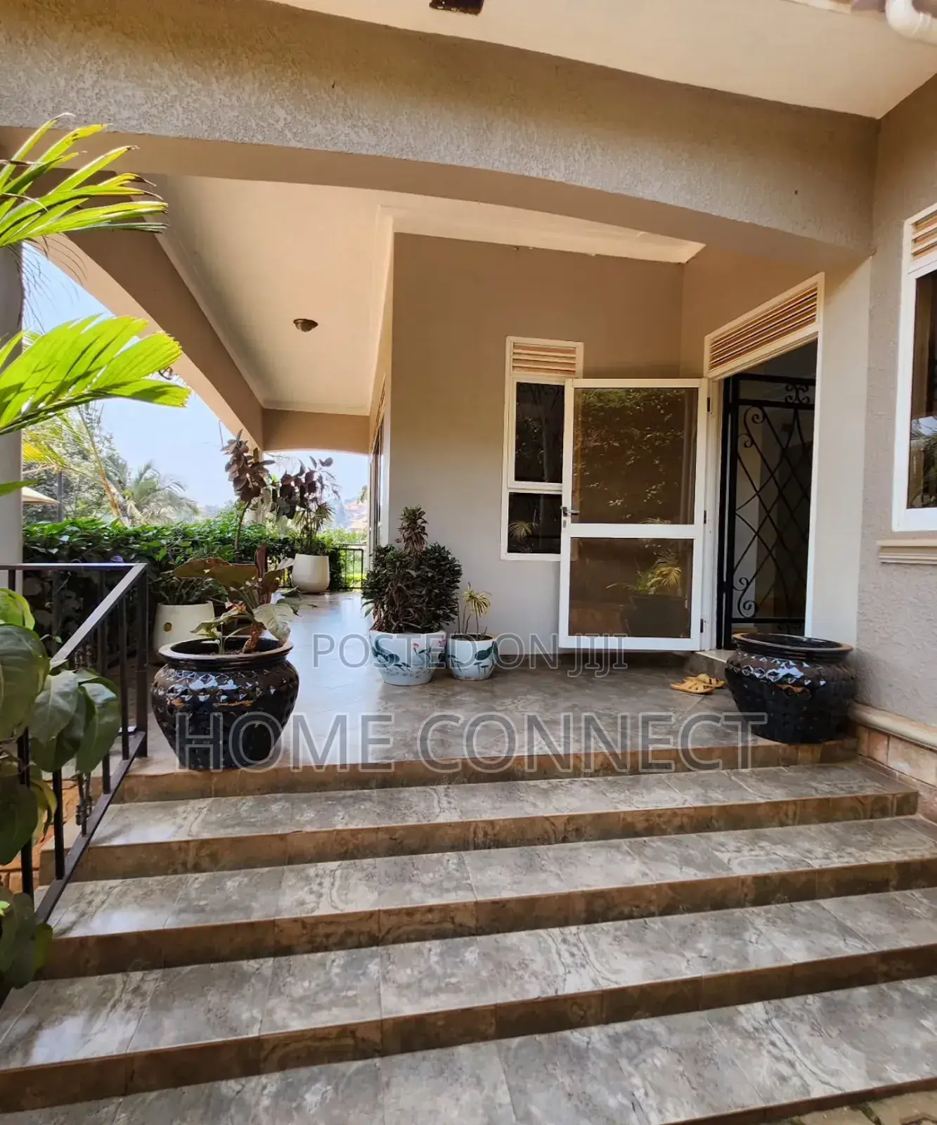 4bdrm Bungalow in Muyenga Kiwafu Road, Central Division for rent in Central Division