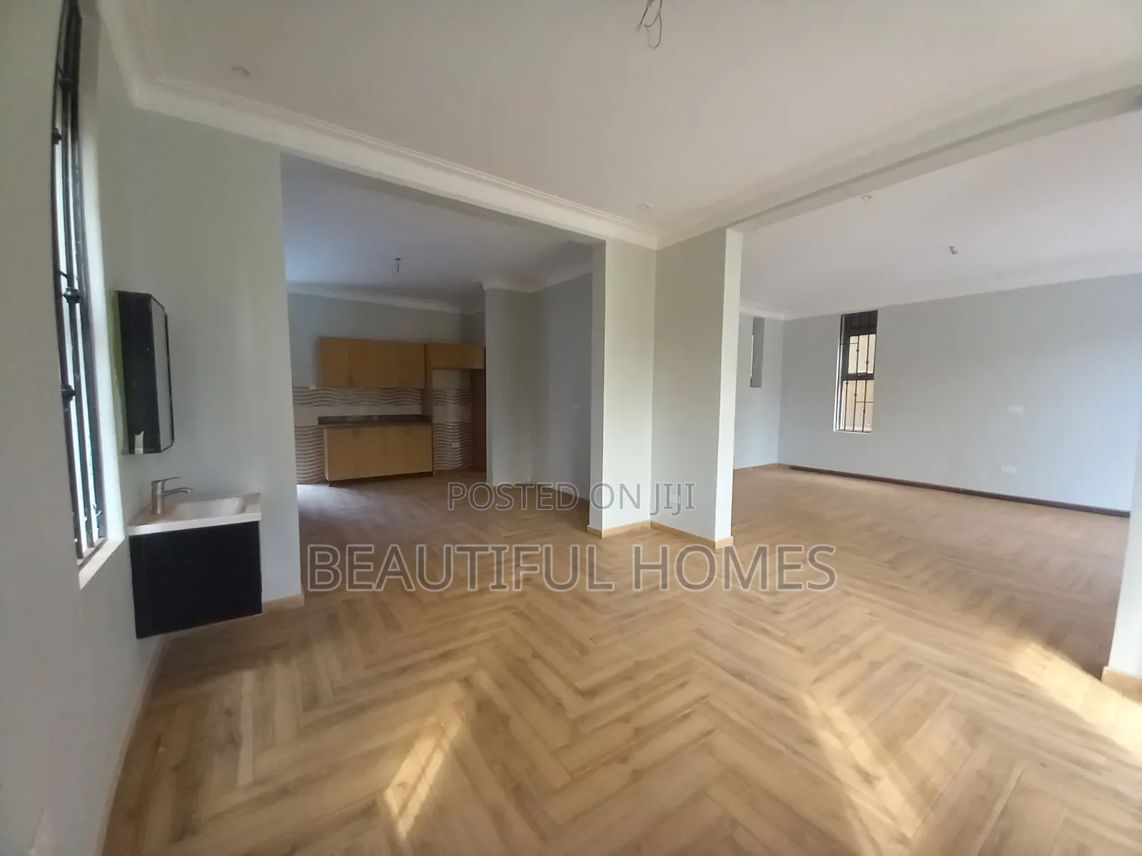 Furnished 4bdrm Duplex in Kira Tarmack for sale in Kira