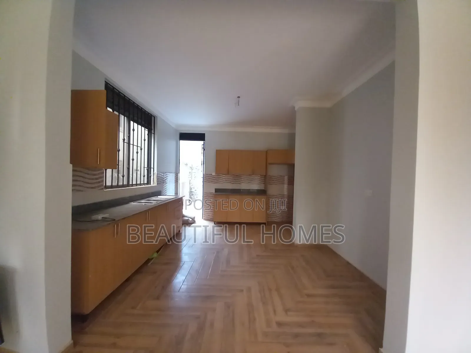 Furnished 4bdrm Duplex in Kira Tarmack for sale in Kira