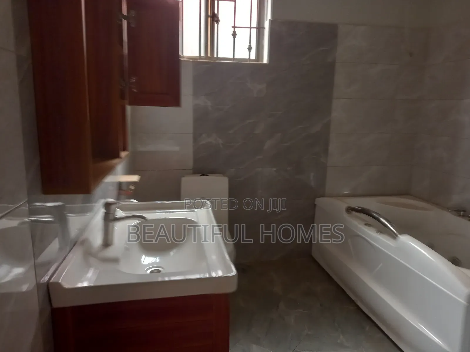Furnished 4bdrm Duplex in Kira Corporate for sale in Kira