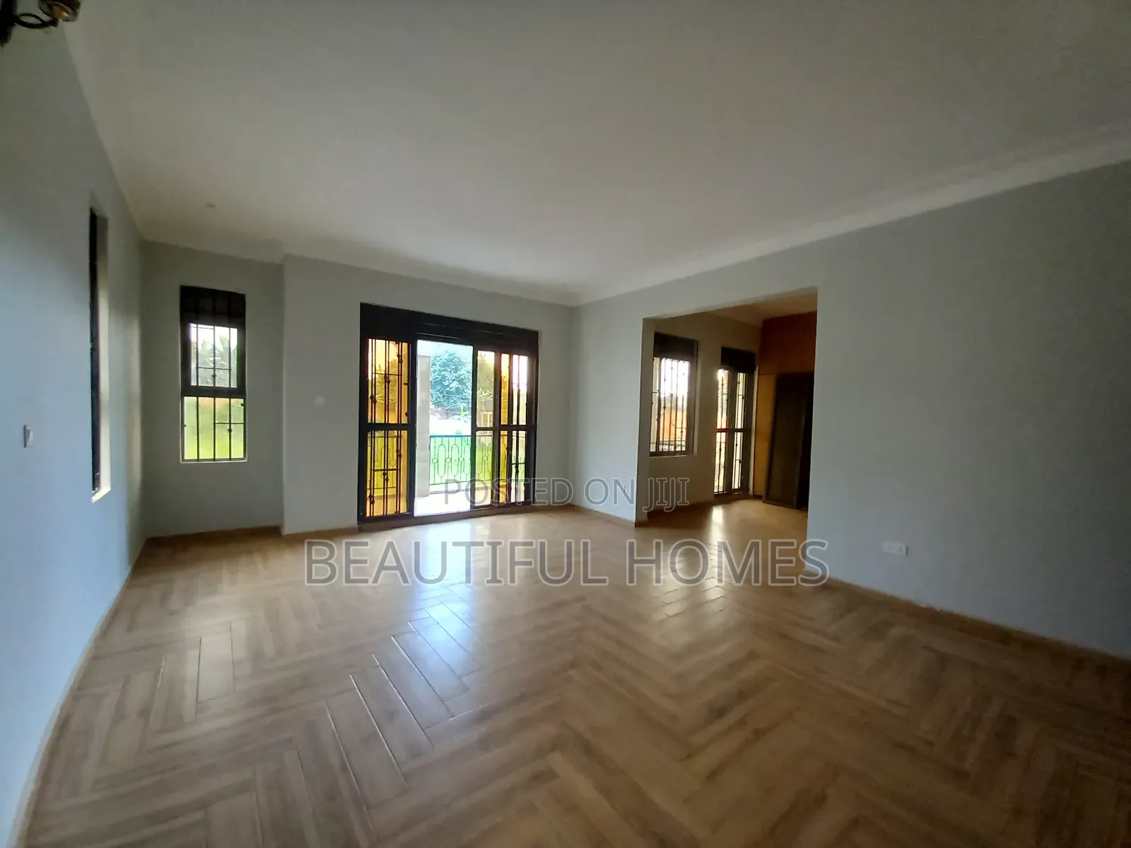 Furnished 4bdrm Duplex in Kira Corporate for sale in Kira