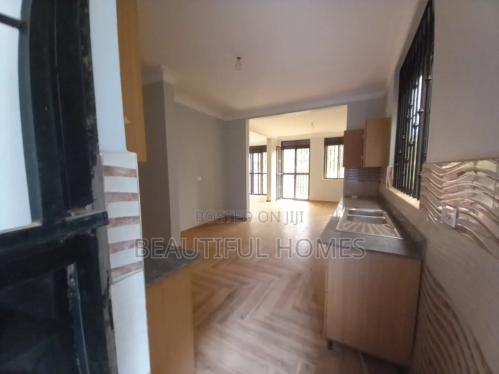 Furnished 4bdrm Duplex in Kira Corporate for sale in Kira