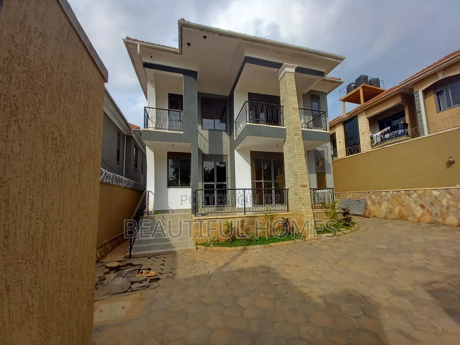 Furnished 4bdrm Duplex in Kira Corporate for sale in Kira